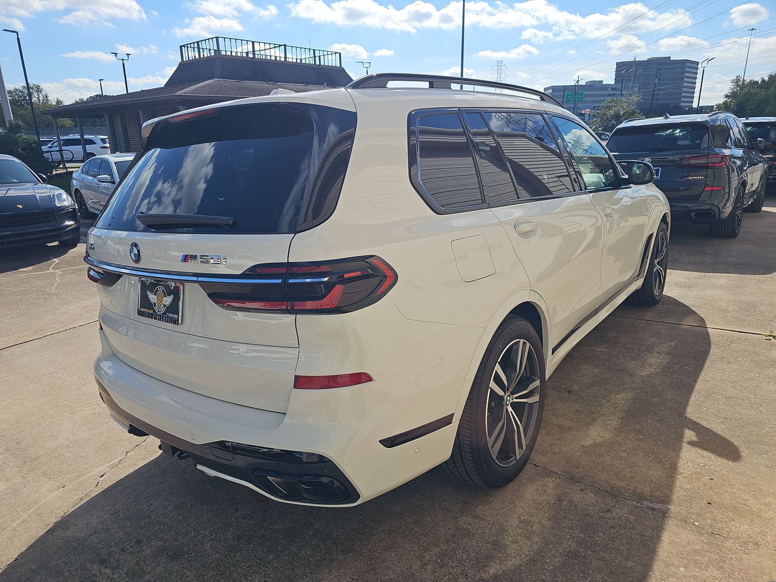 2023 BMW X7 M60i AWD