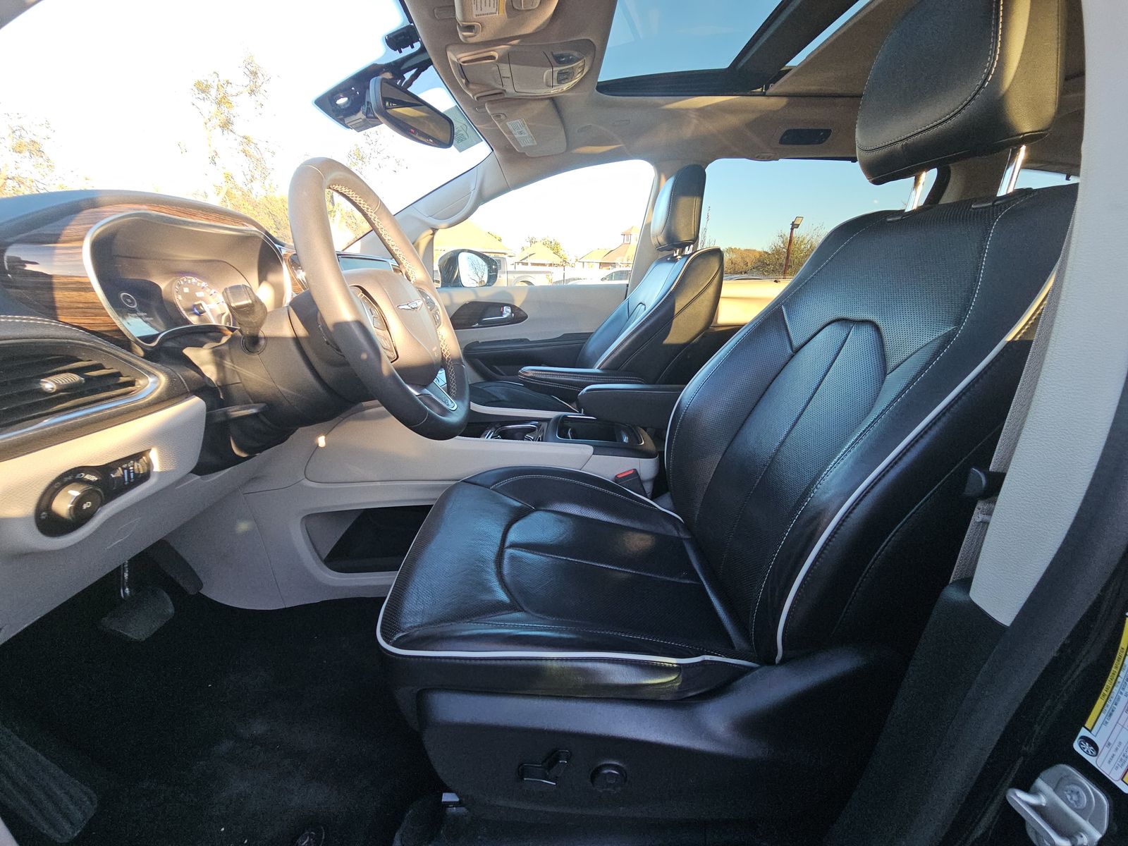 2023 Chrysler Pacifica Limited FWD