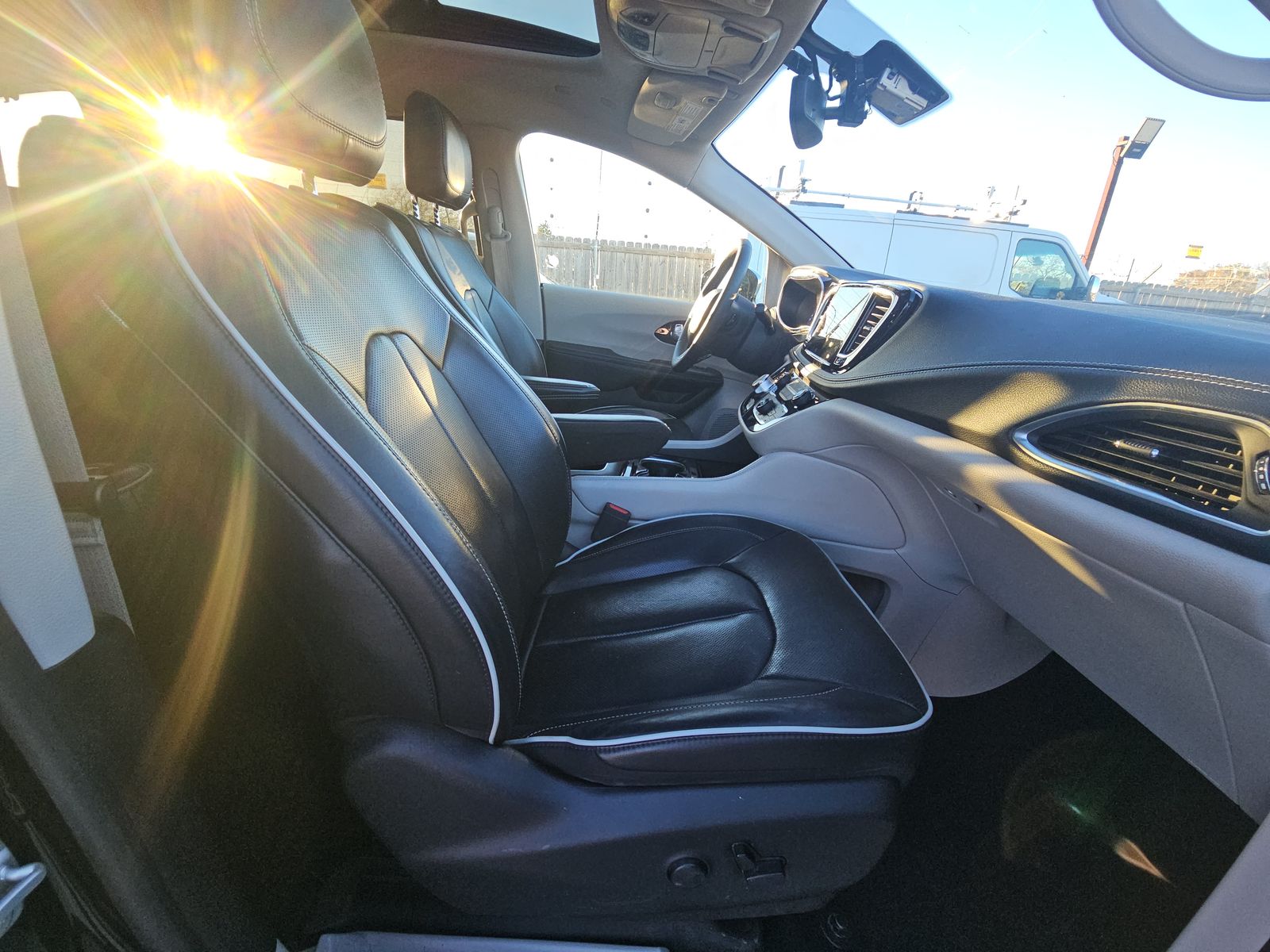 2023 Chrysler Pacifica Limited FWD