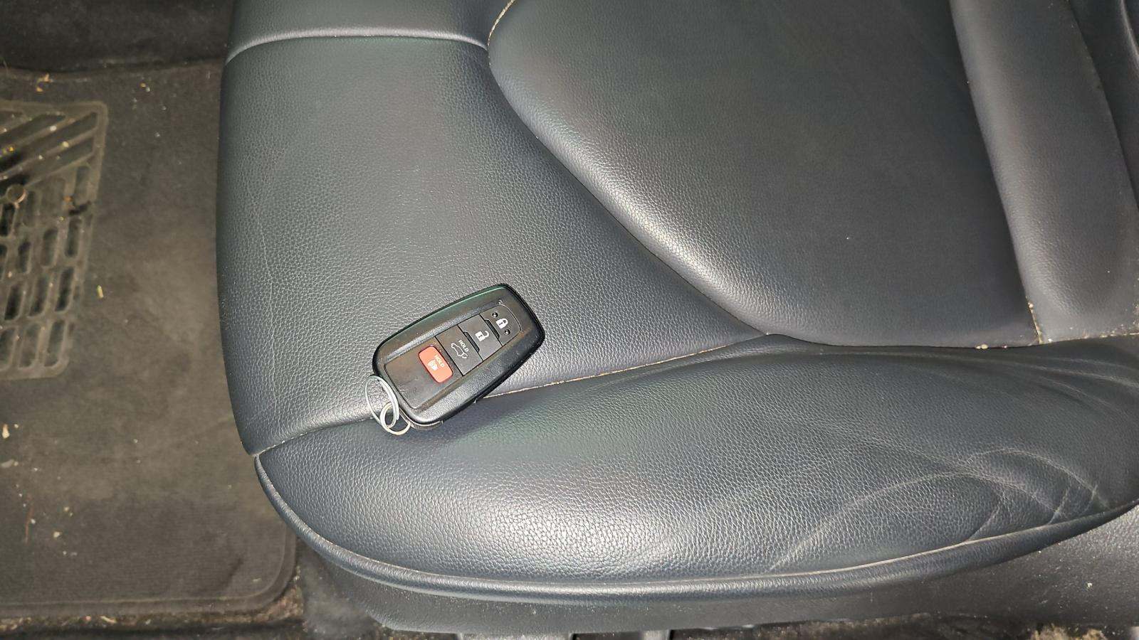 2022 Toyota Highlander Hybrid XLE FWD