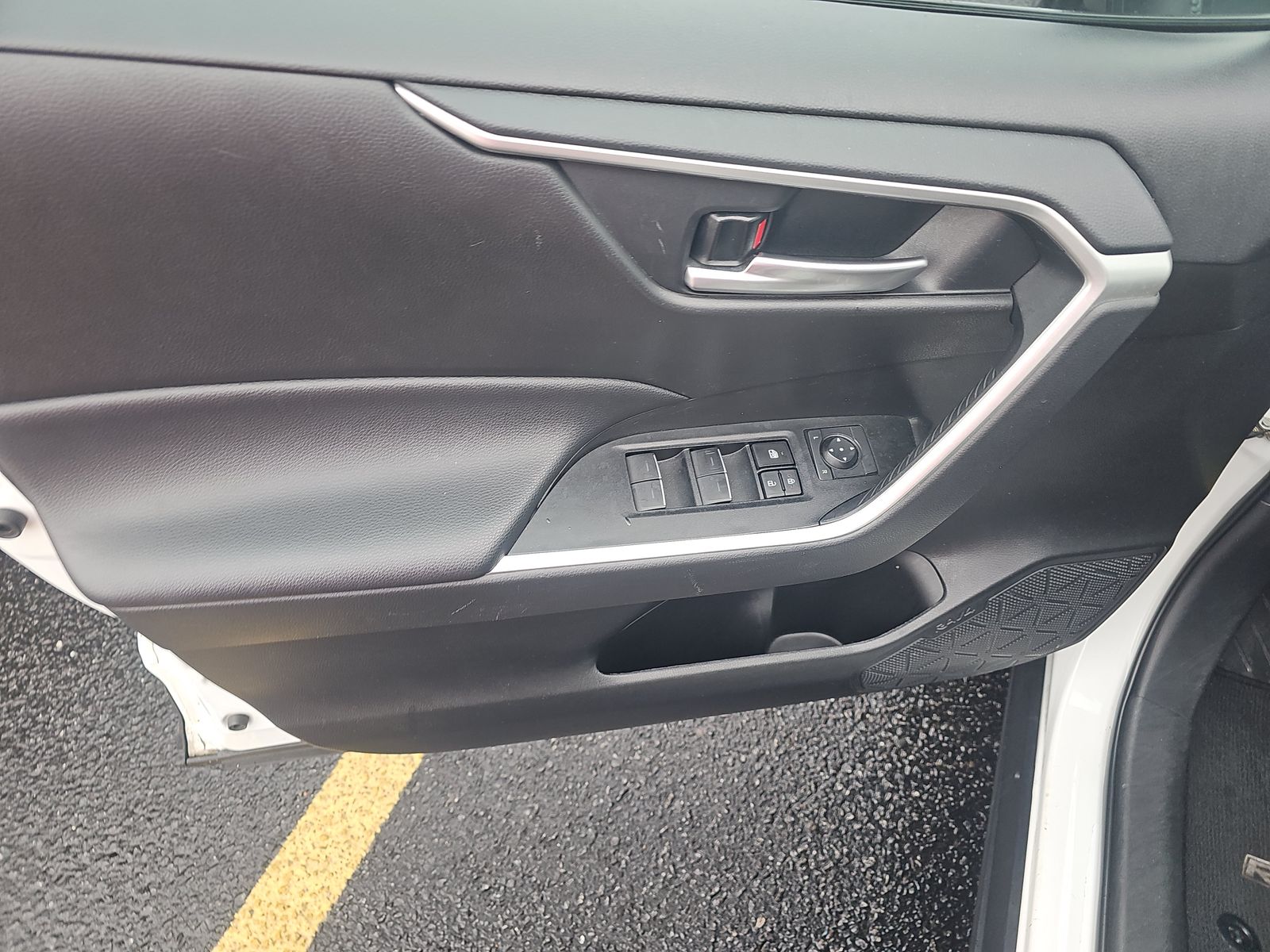 2024 Toyota RAV4 XLE FWD