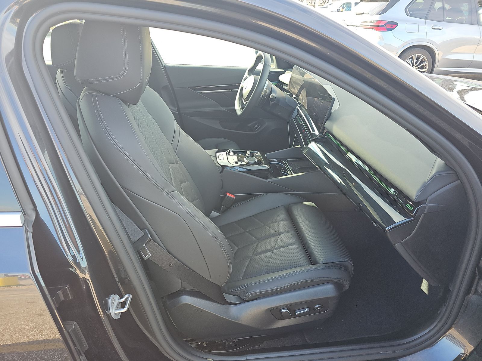 2025 BMW 5 Series 530i RWD