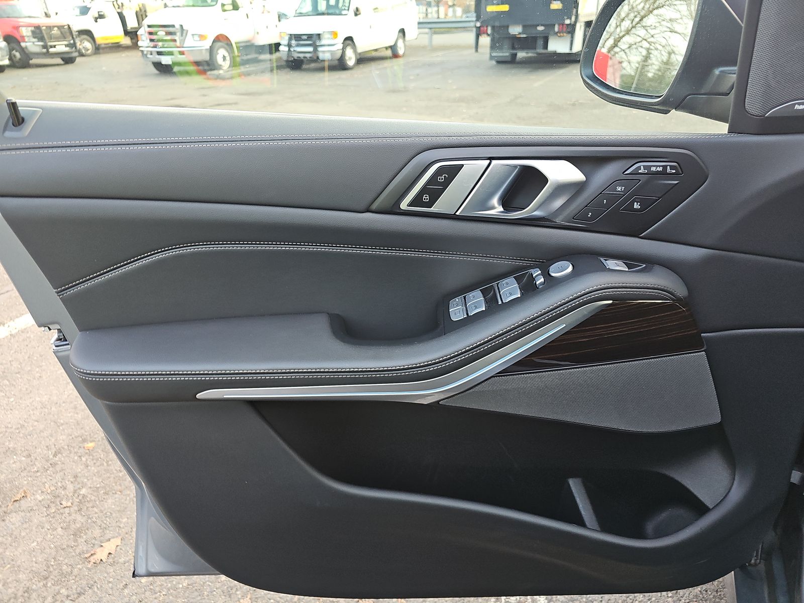 2025 BMW X7 xDrive40i AWD