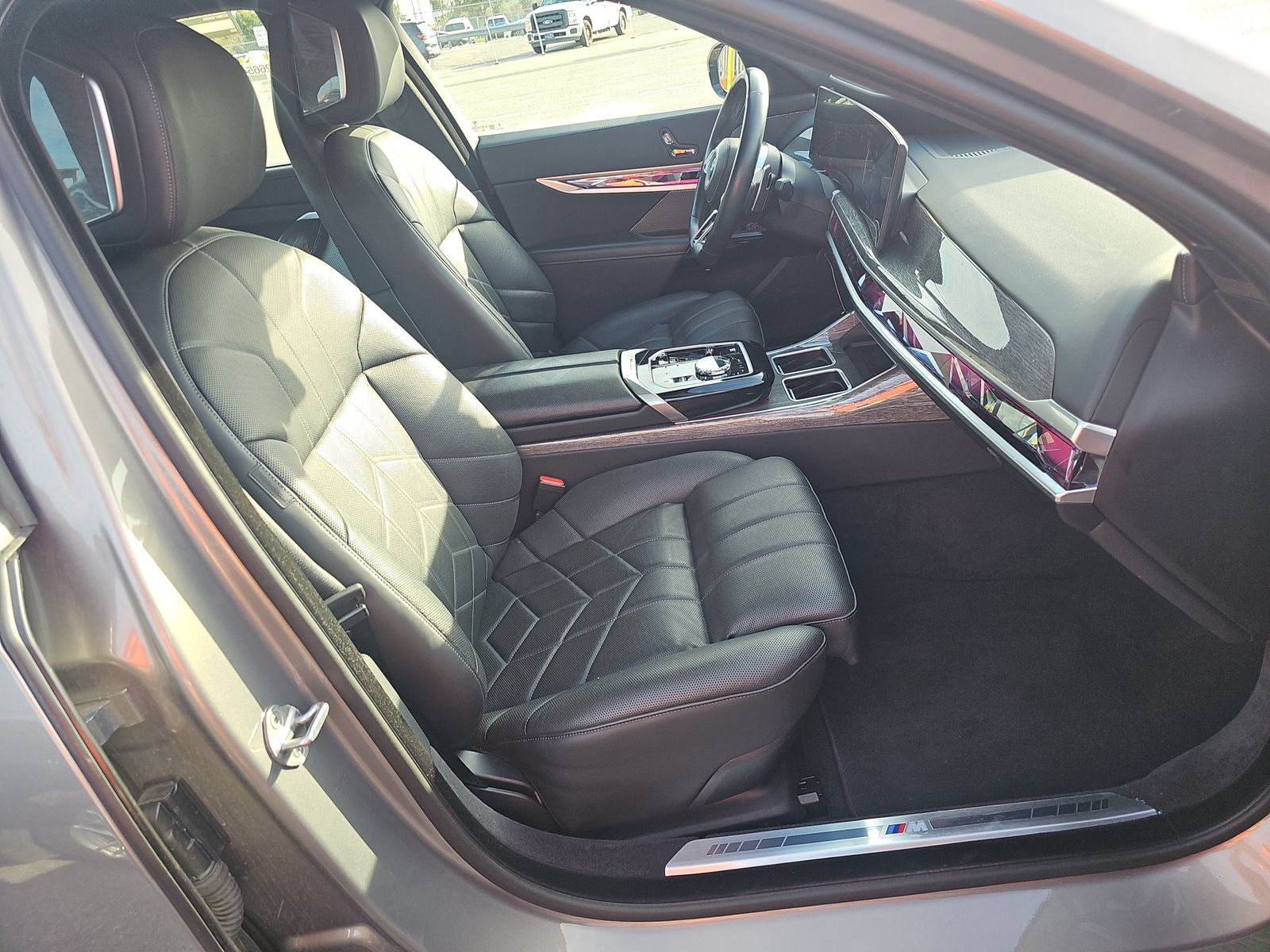 2025 BMW 7 Series 740i RWD