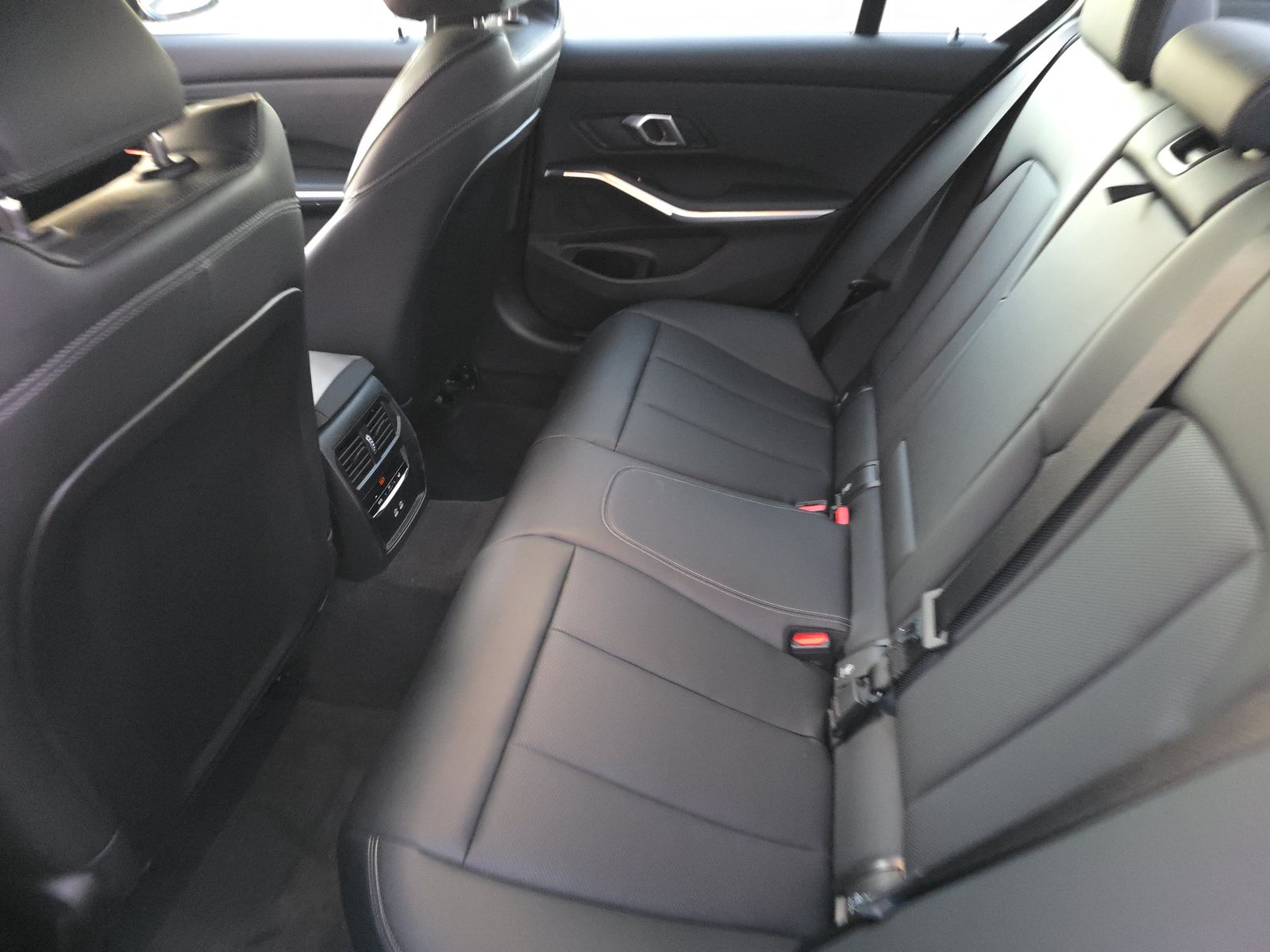 2025 BMW 3 Series 330i xDrive AWD