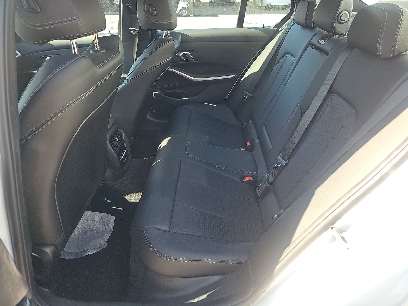 2025 BMW 3 Series 330i RWD