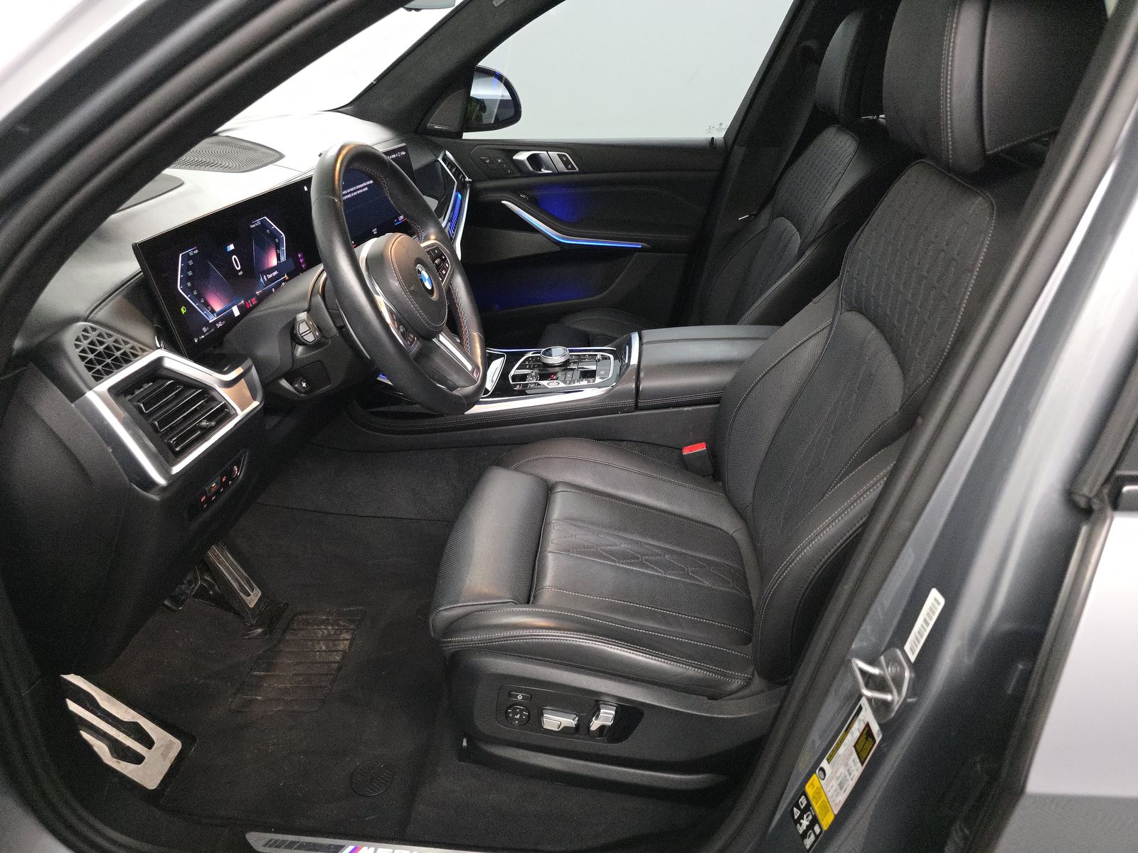 2023 BMW X7 M60i AWD