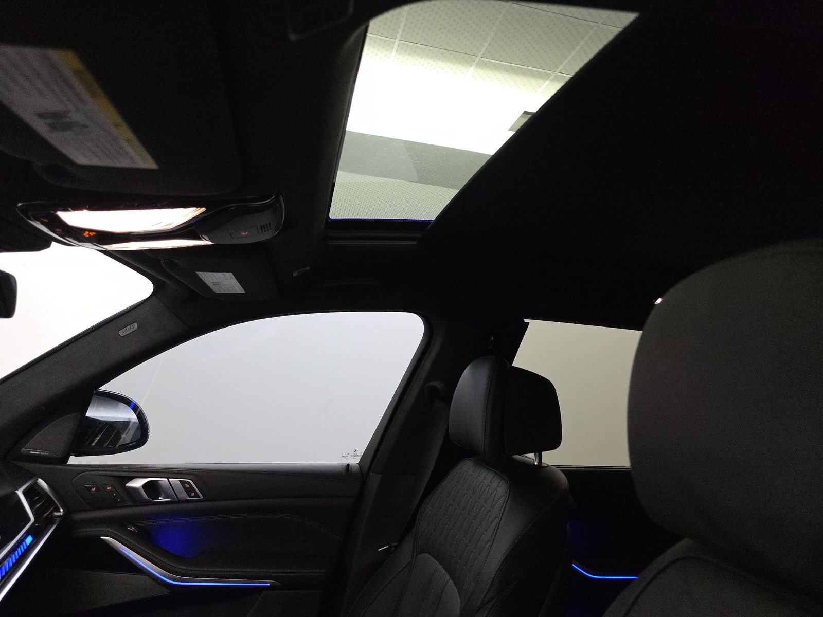 2023 BMW X7 M60i AWD