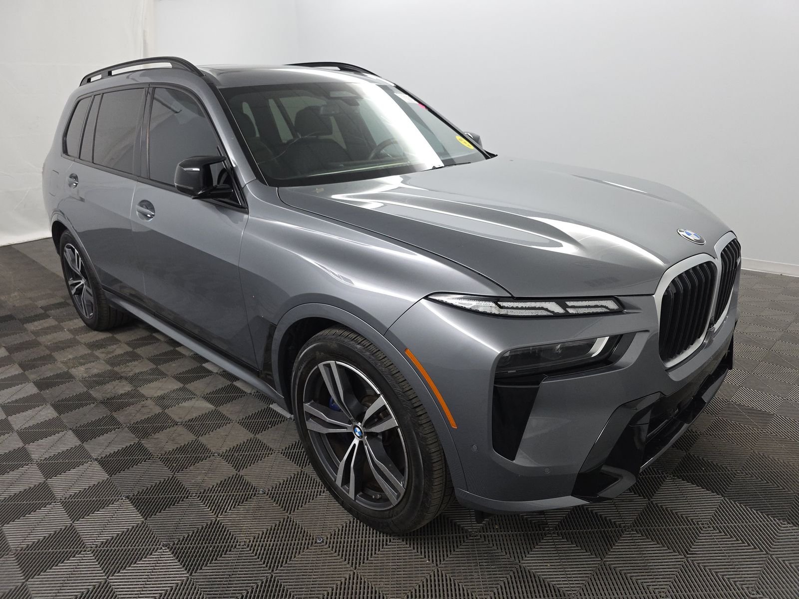 2023 BMW X7 M60i AWD