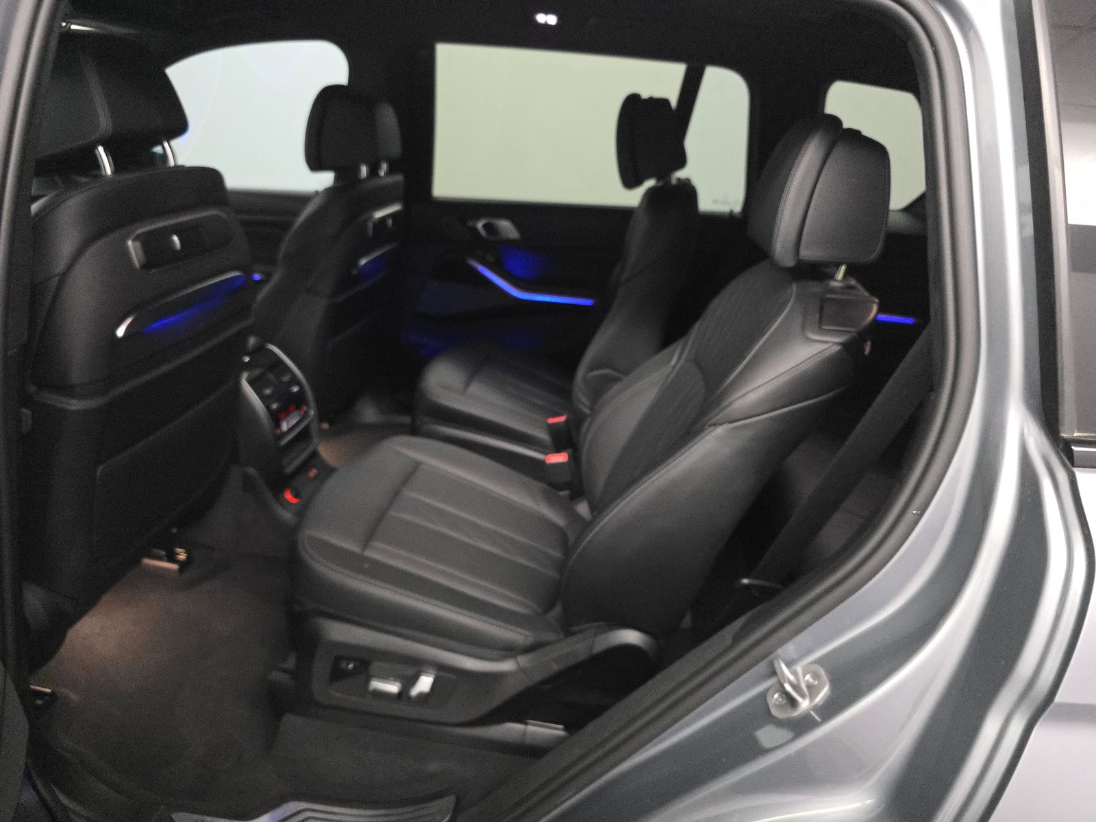 2023 BMW X7 M60i AWD