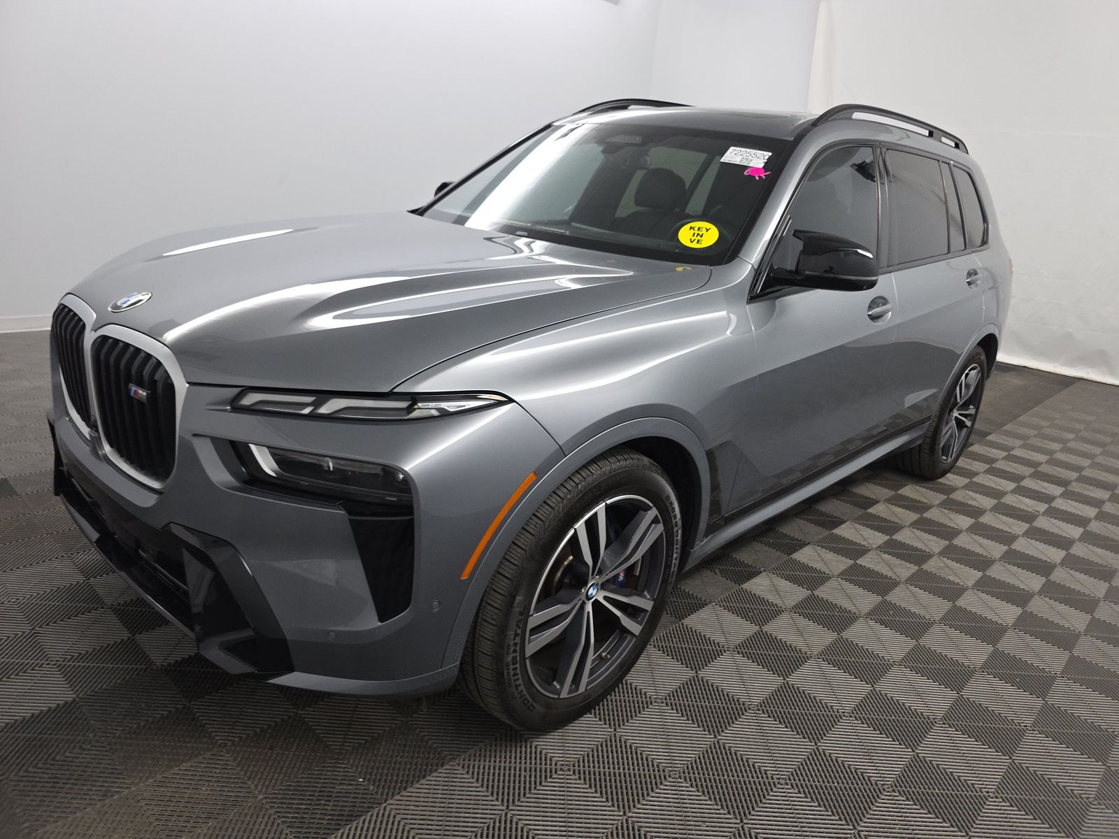 2023 BMW X7 M60i AWD