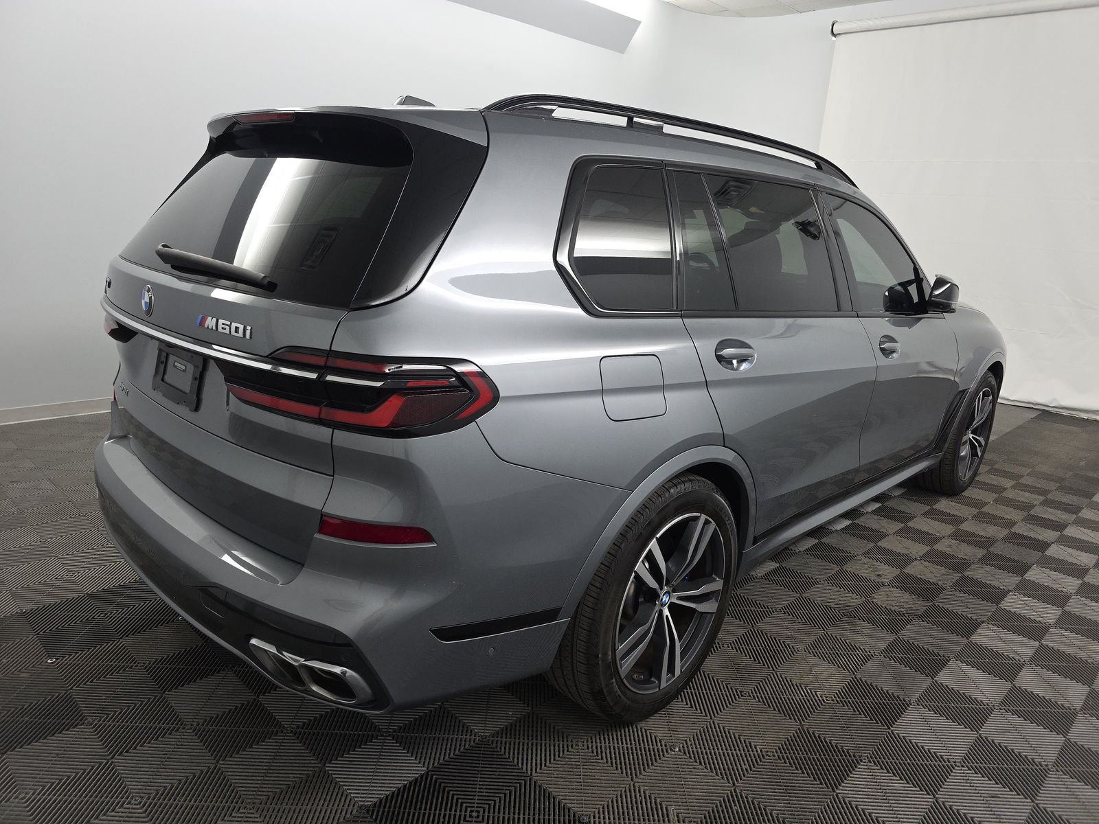 2023 BMW X7 M60i AWD
