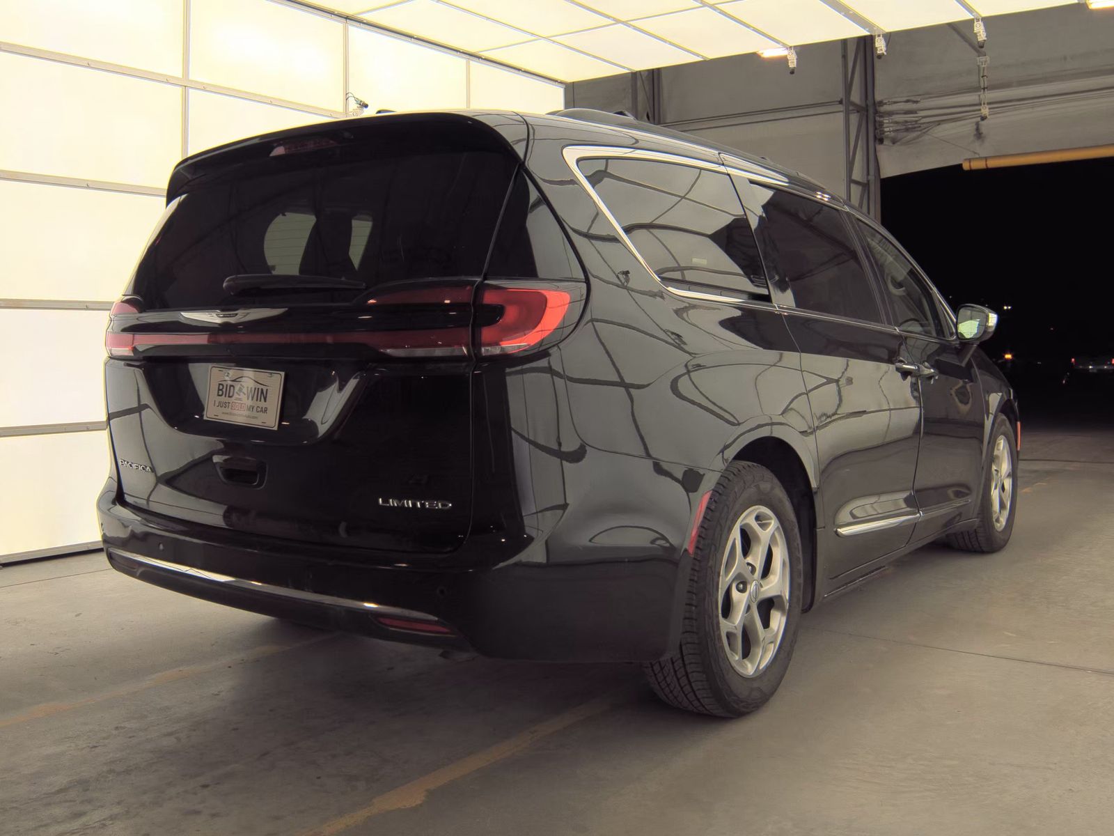 2023 Chrysler Pacifica Limited FWD