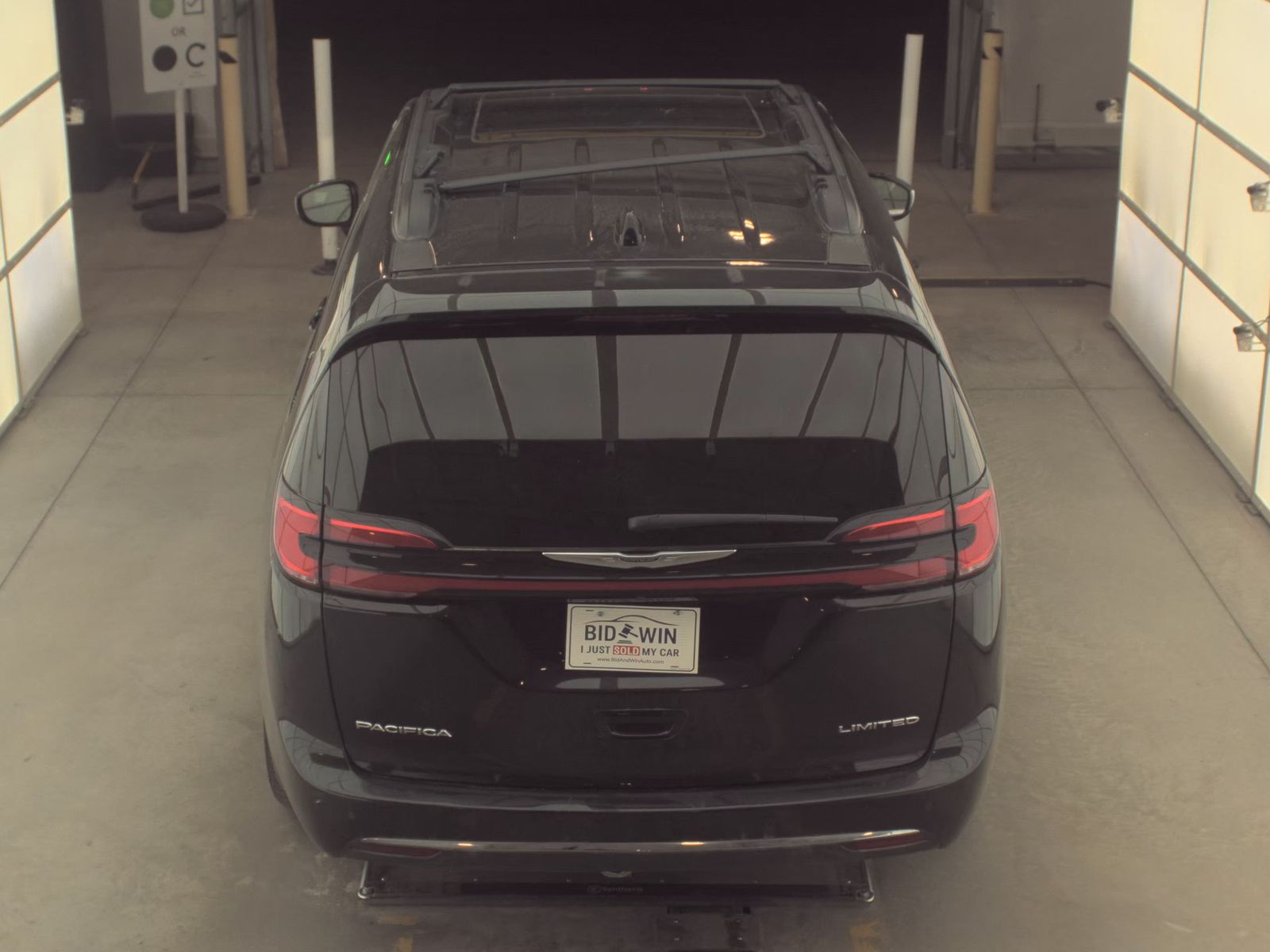 2023 Chrysler Pacifica Limited FWD