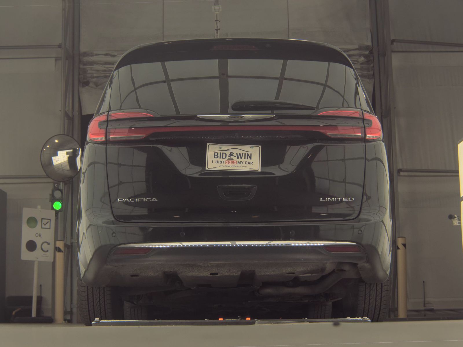 2023 Chrysler Pacifica Limited FWD