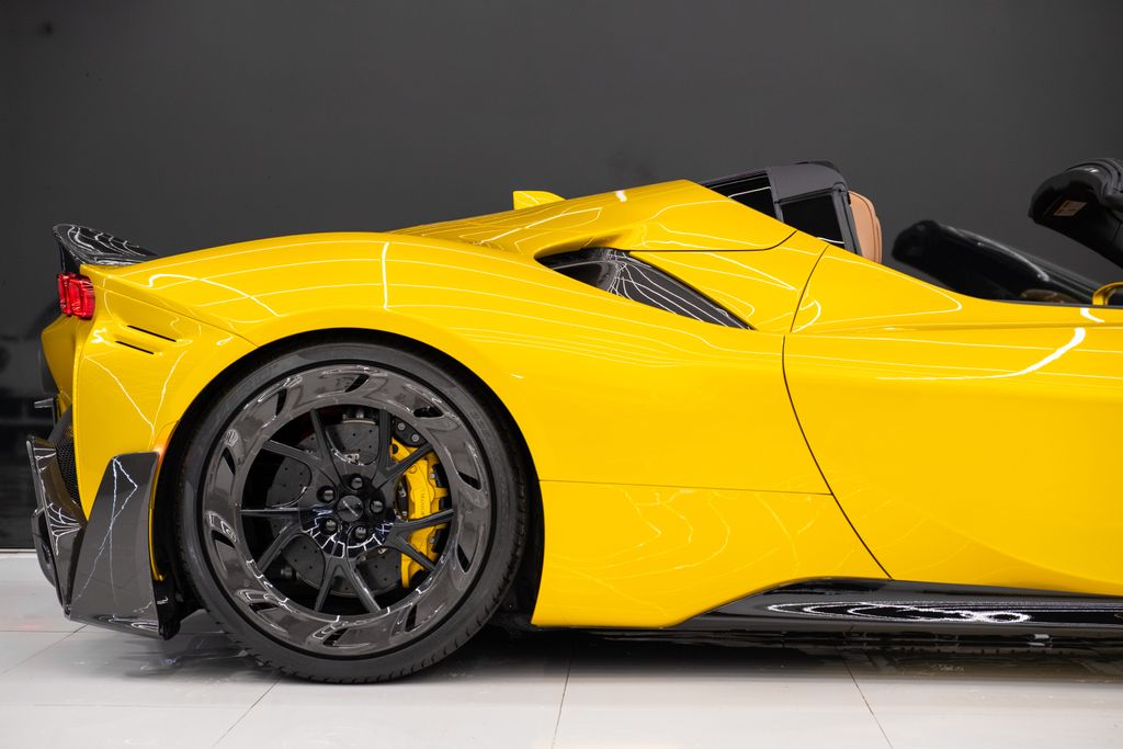 2022 Ferrari SF90 Spider Base AWD