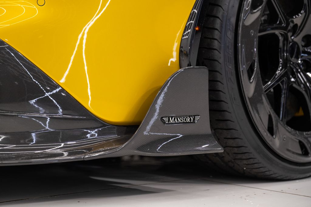 2022 Ferrari SF90 Spider Base AWD