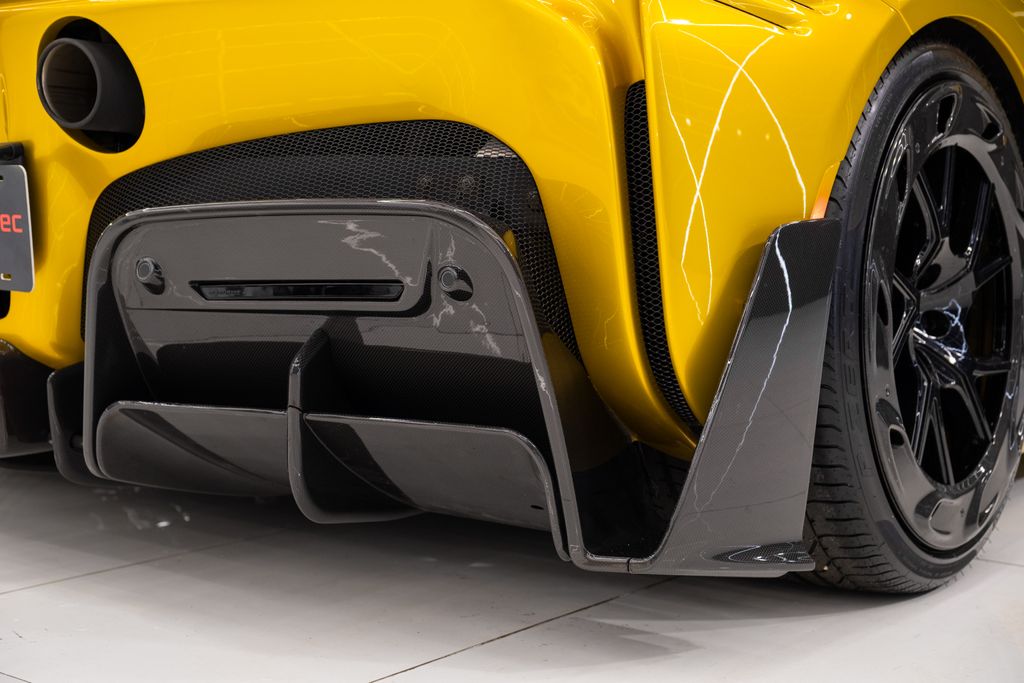 2022 Ferrari SF90 Spider Base AWD