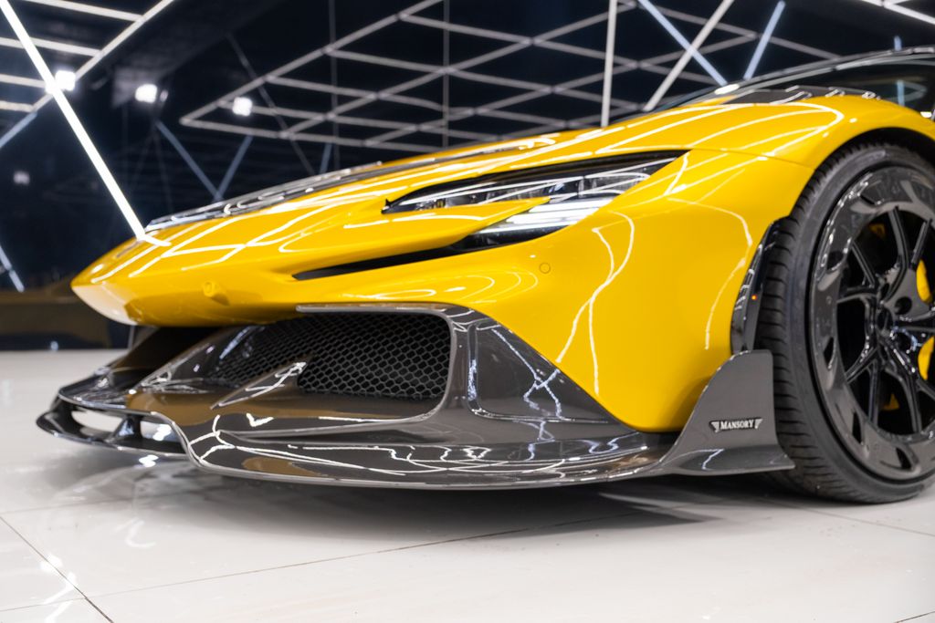 2022 Ferrari SF90 Spider Base AWD