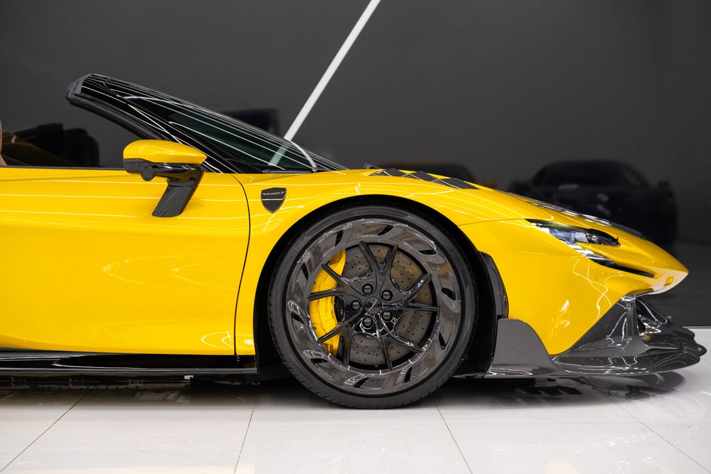 2022 Ferrari SF90 Spider Base AWD