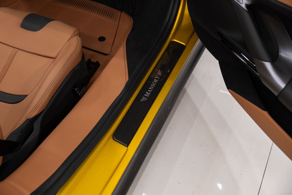 2022 Ferrari SF90 Spider Base AWD