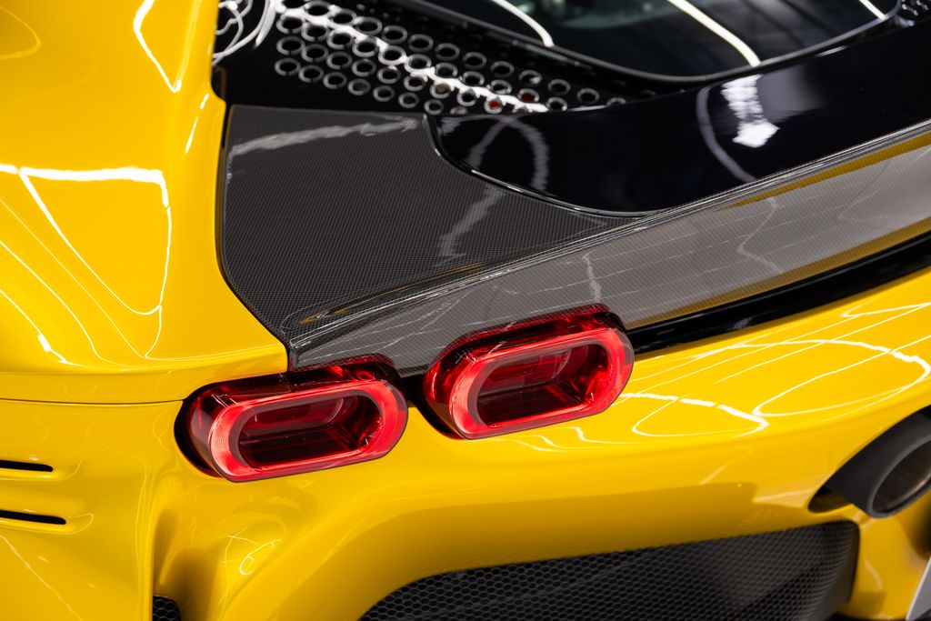 2022 Ferrari SF90 Spider Base AWD