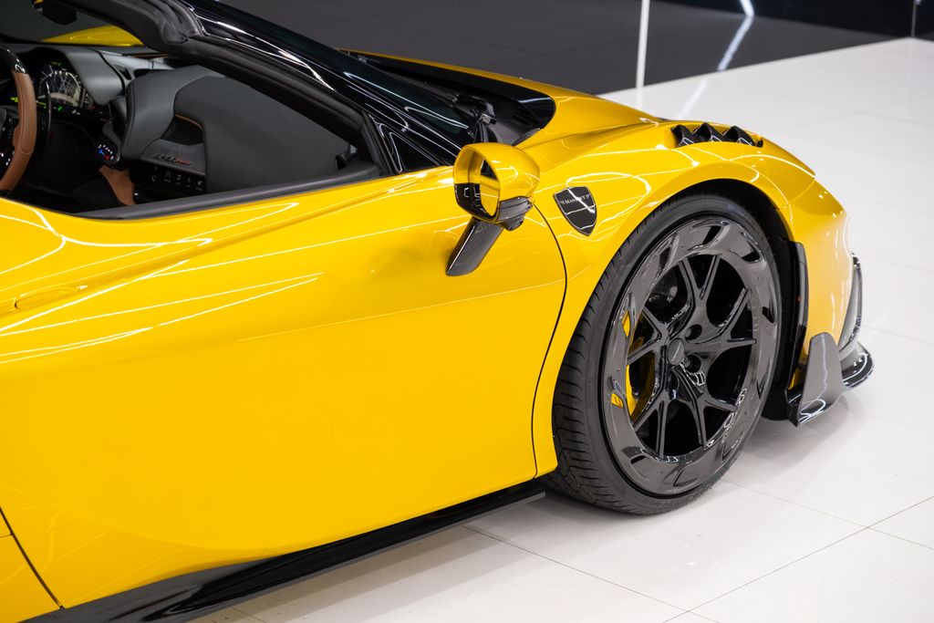 2022 Ferrari SF90 Spider Base AWD