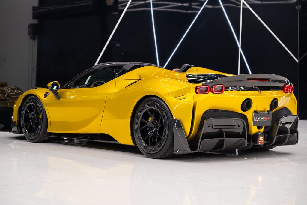 2022 Ferrari SF90 Spider Base AWD