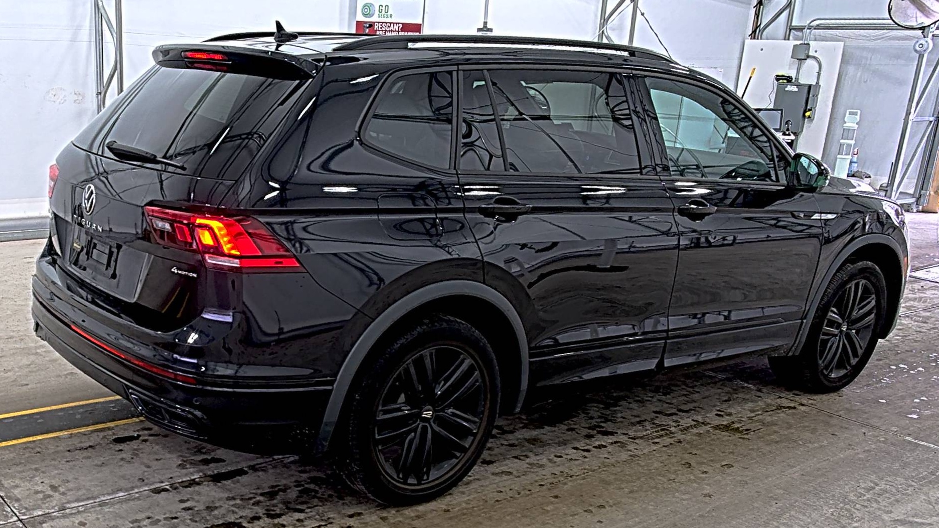 2022 Volkswagen Tiguan 2.0T SE R-Line Black AWD