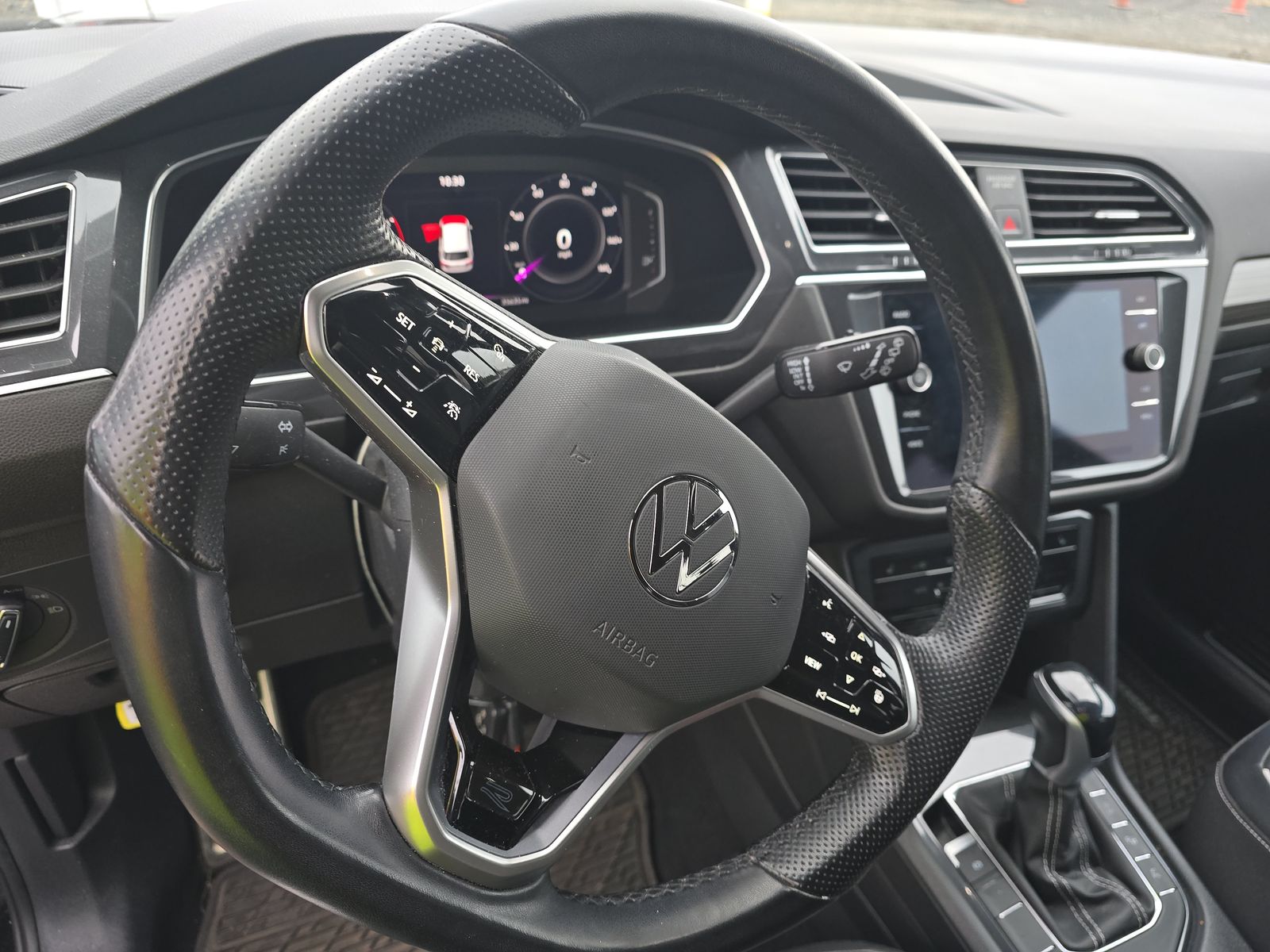 2022 Volkswagen Tiguan 2.0T SEL R-Line AWD