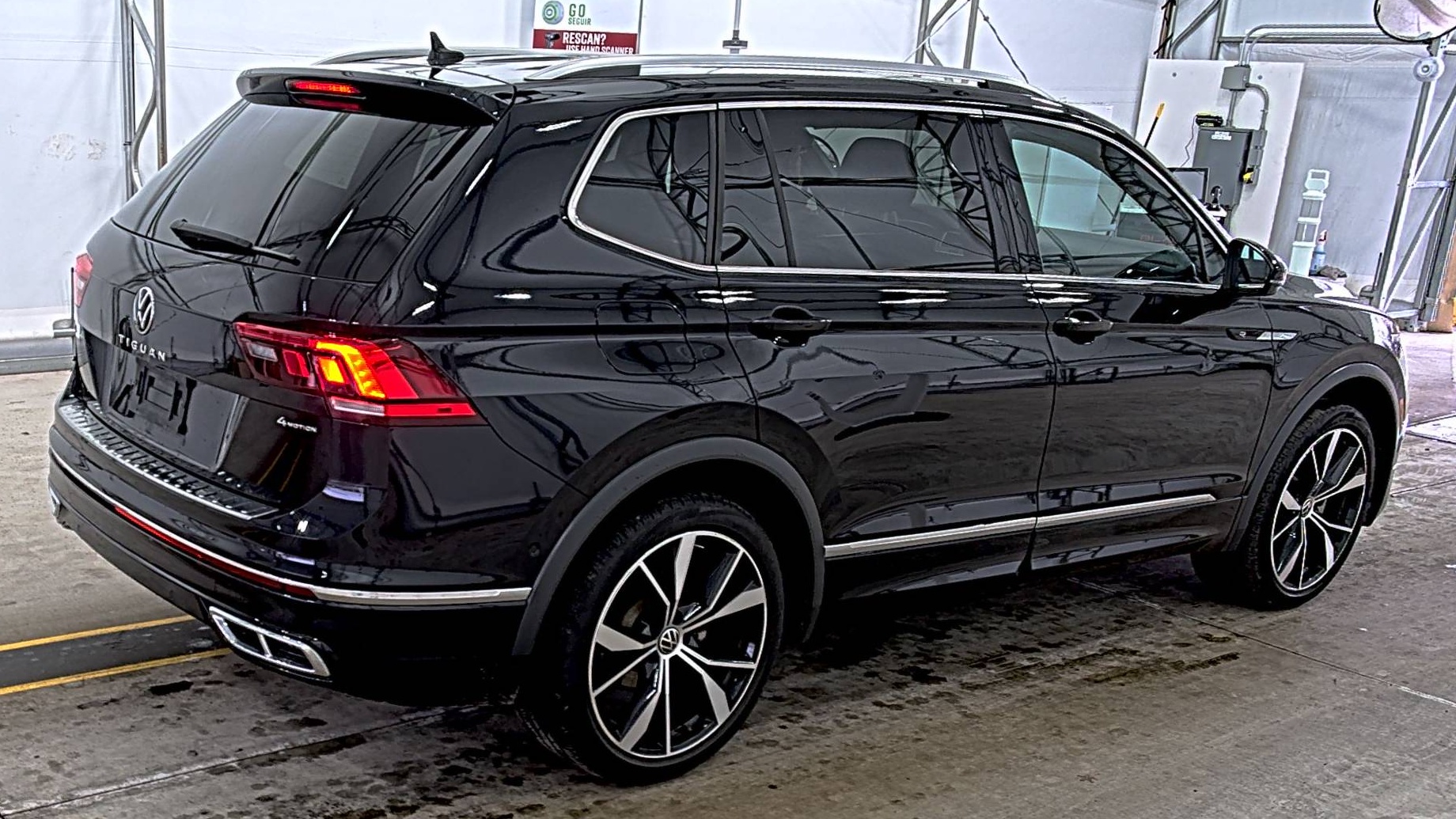 2022 Volkswagen Tiguan 2.0T SEL R-Line AWD