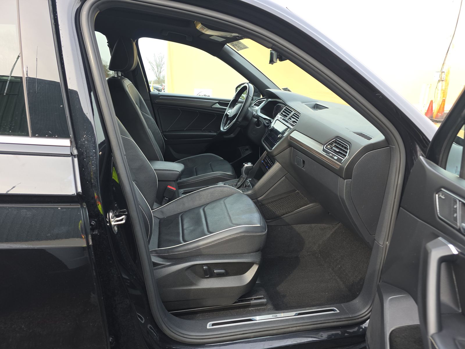 2022 Volkswagen Tiguan 2.0T SEL R-Line AWD