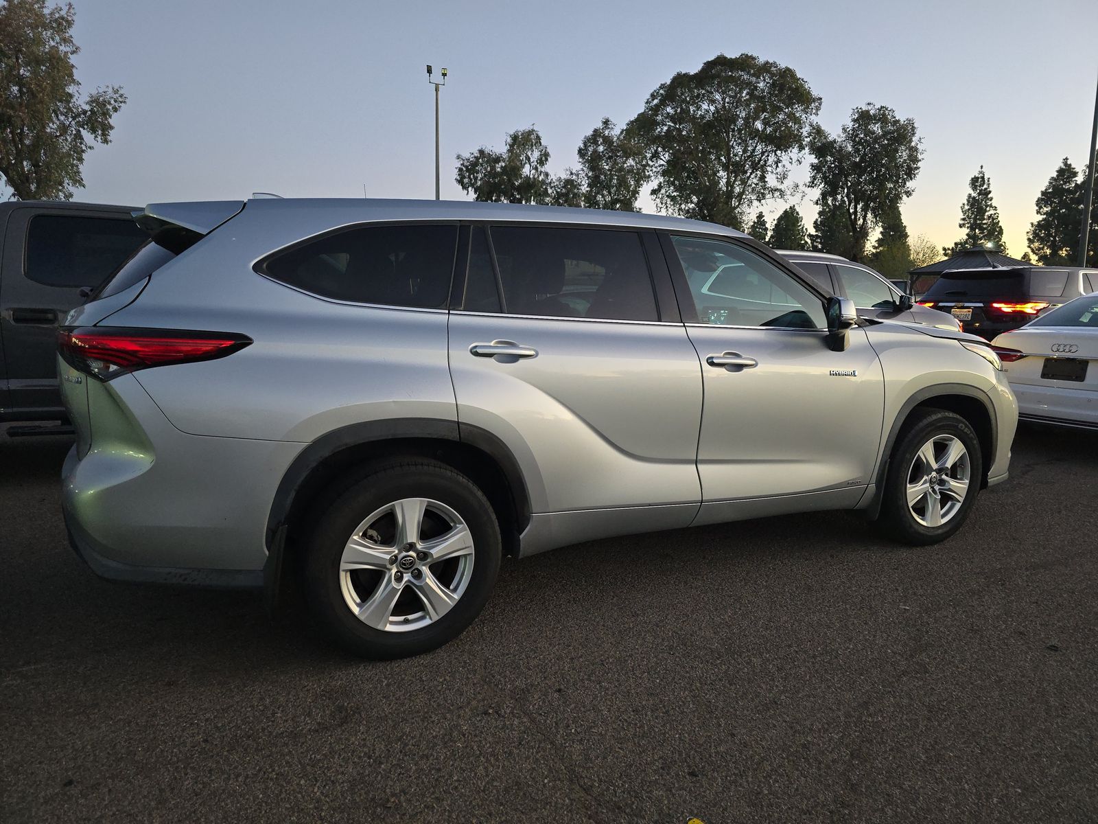 2021 Toyota Highlander Hybrid LE AWD