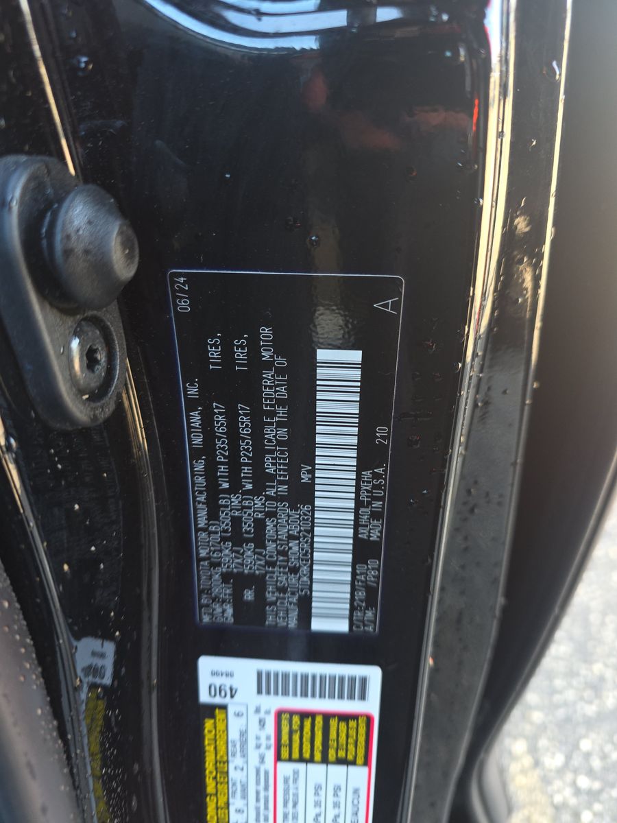 2024 Toyota Sienna LE FWD