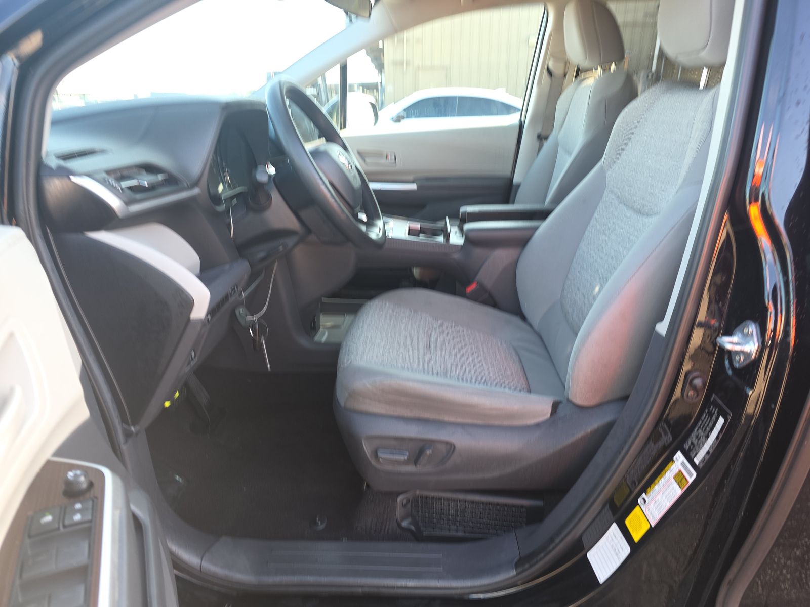 2024 Toyota Sienna LE FWD