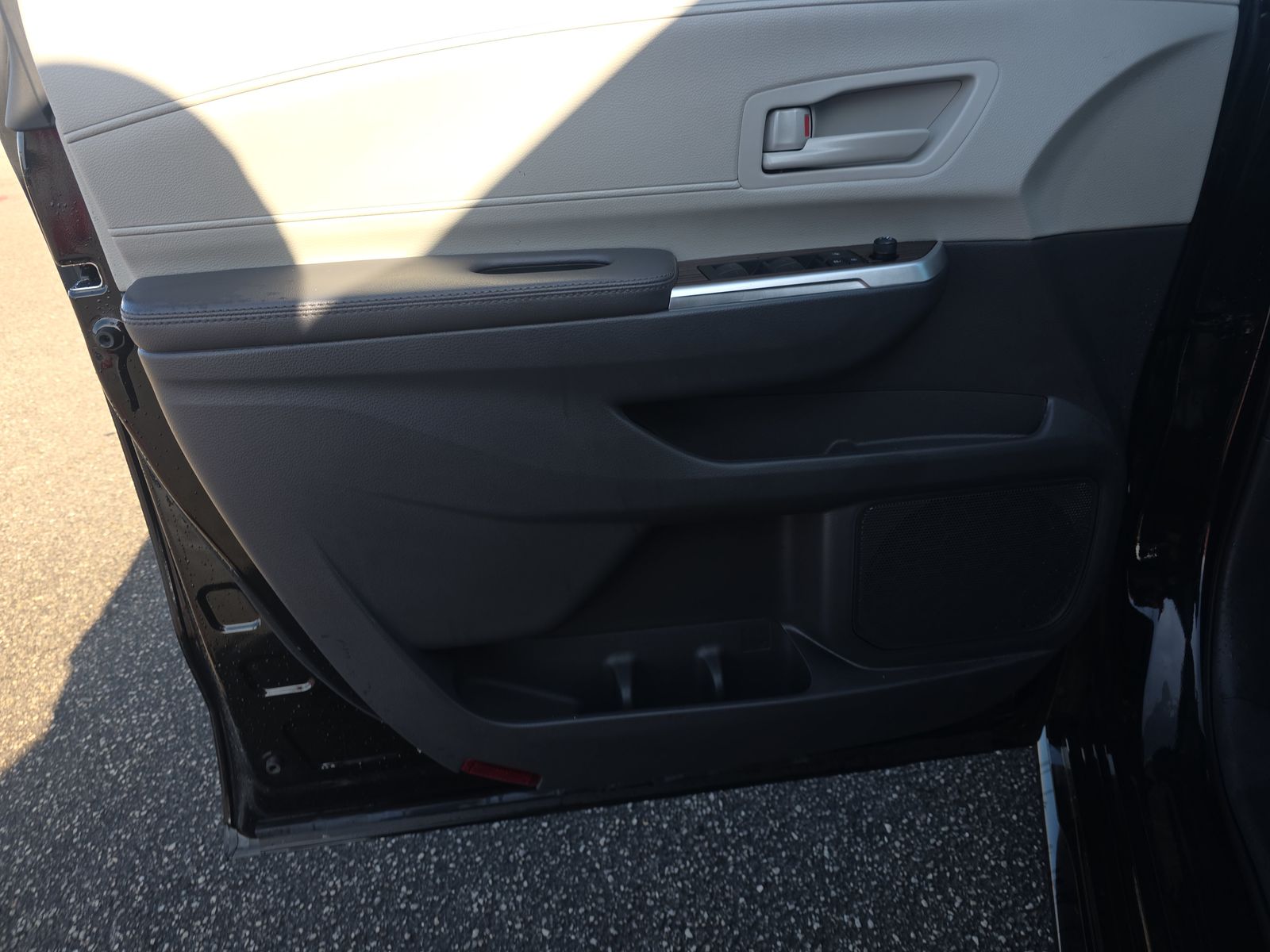 2024 Toyota Sienna LE FWD