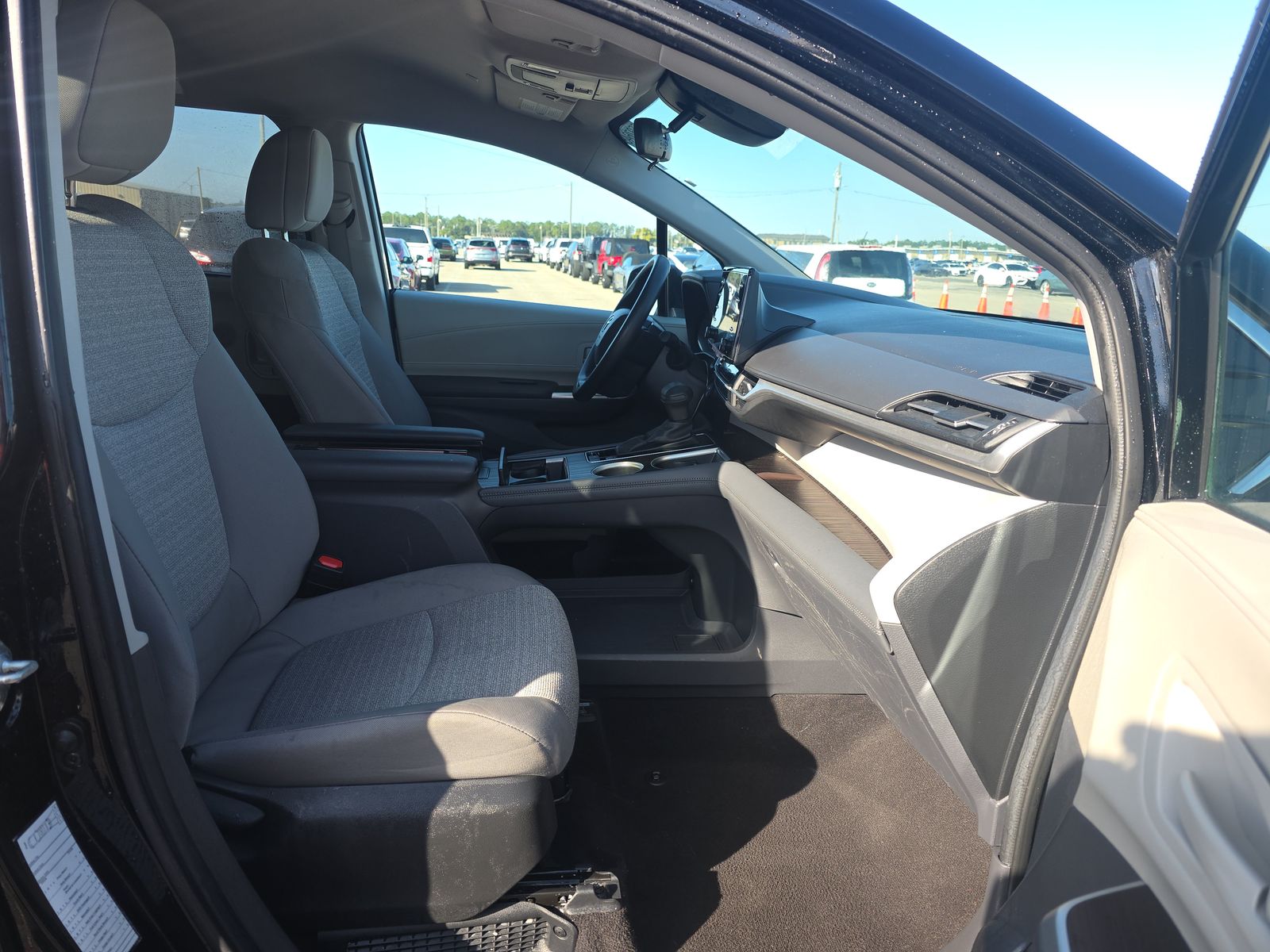 2024 Toyota Sienna LE FWD