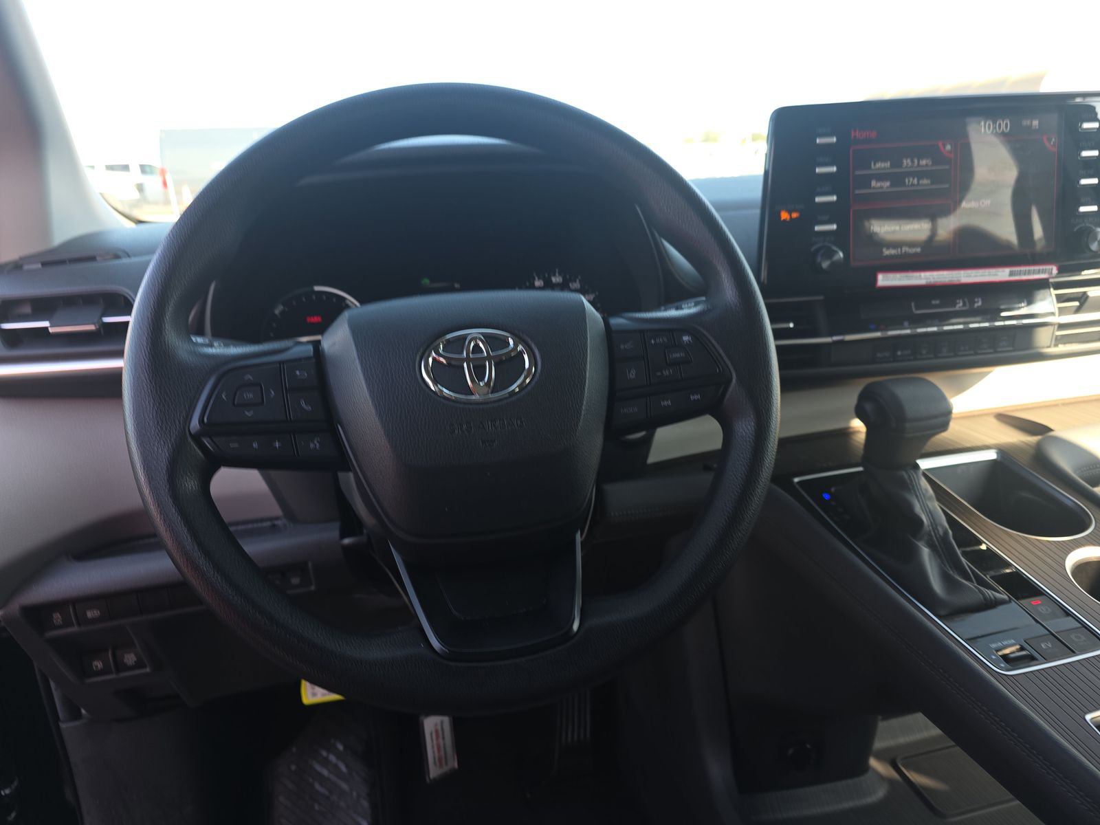 2024 Toyota Sienna LE FWD