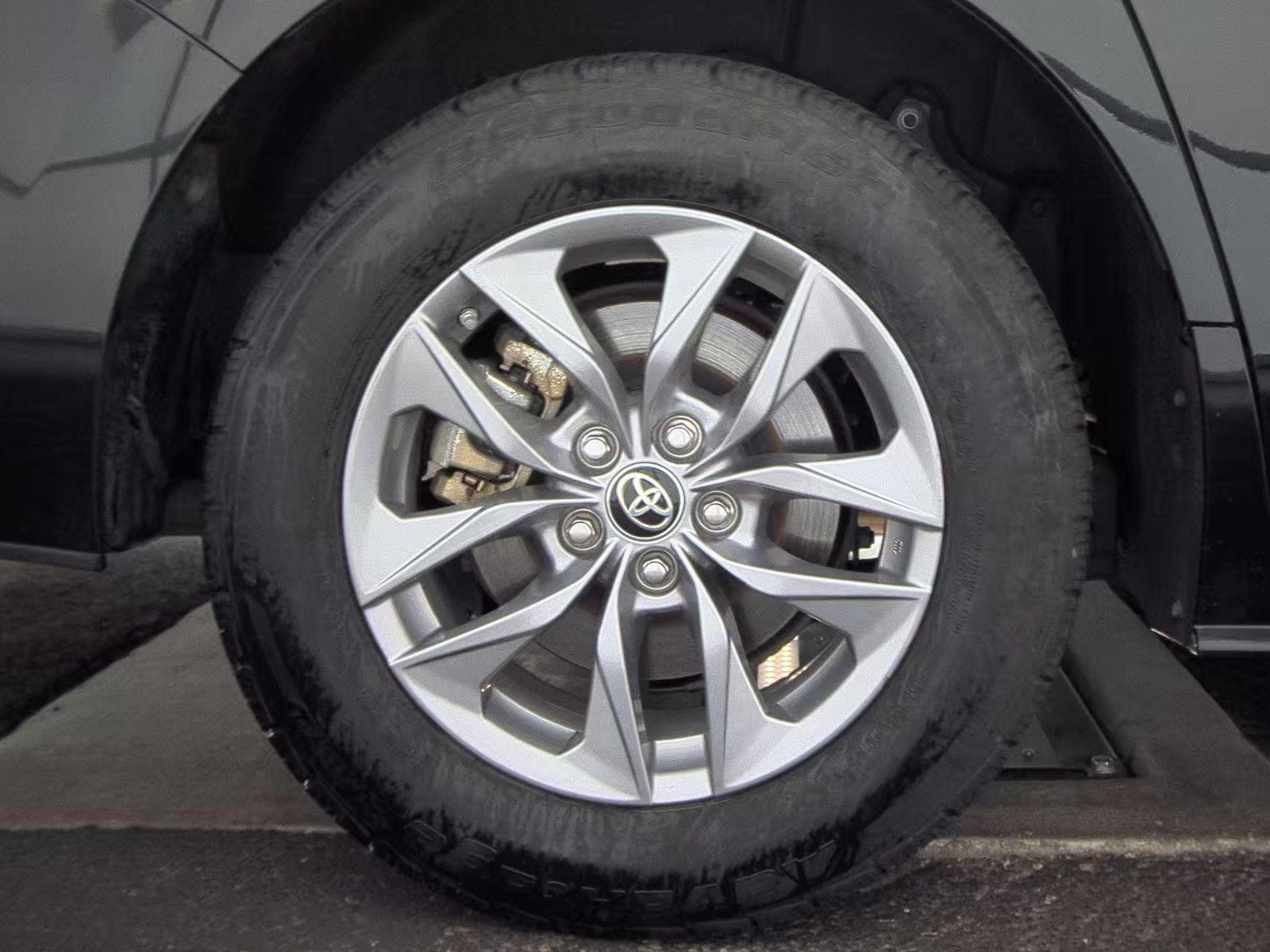 2024 Toyota Sienna LE FWD