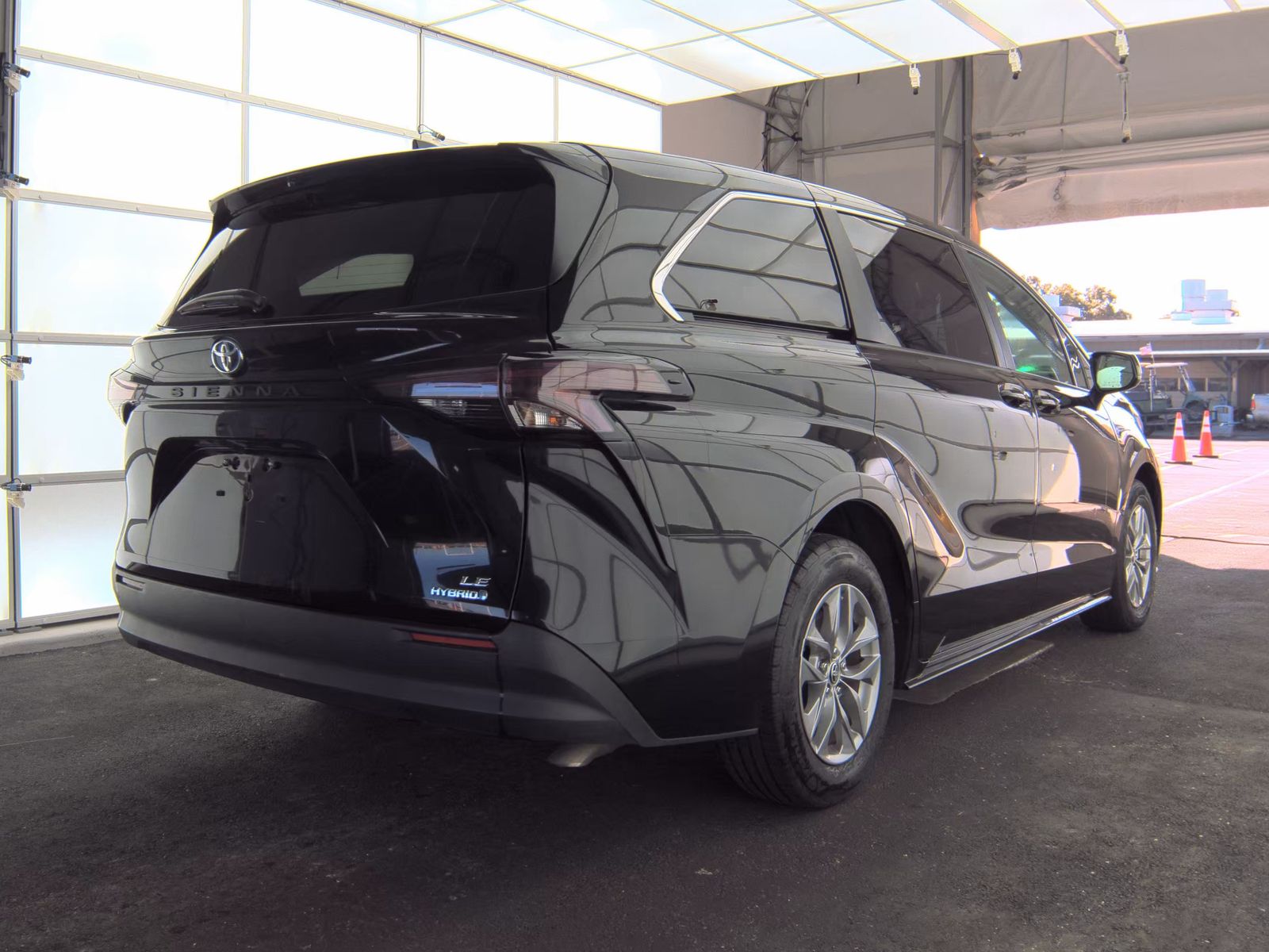 2024 Toyota Sienna LE FWD