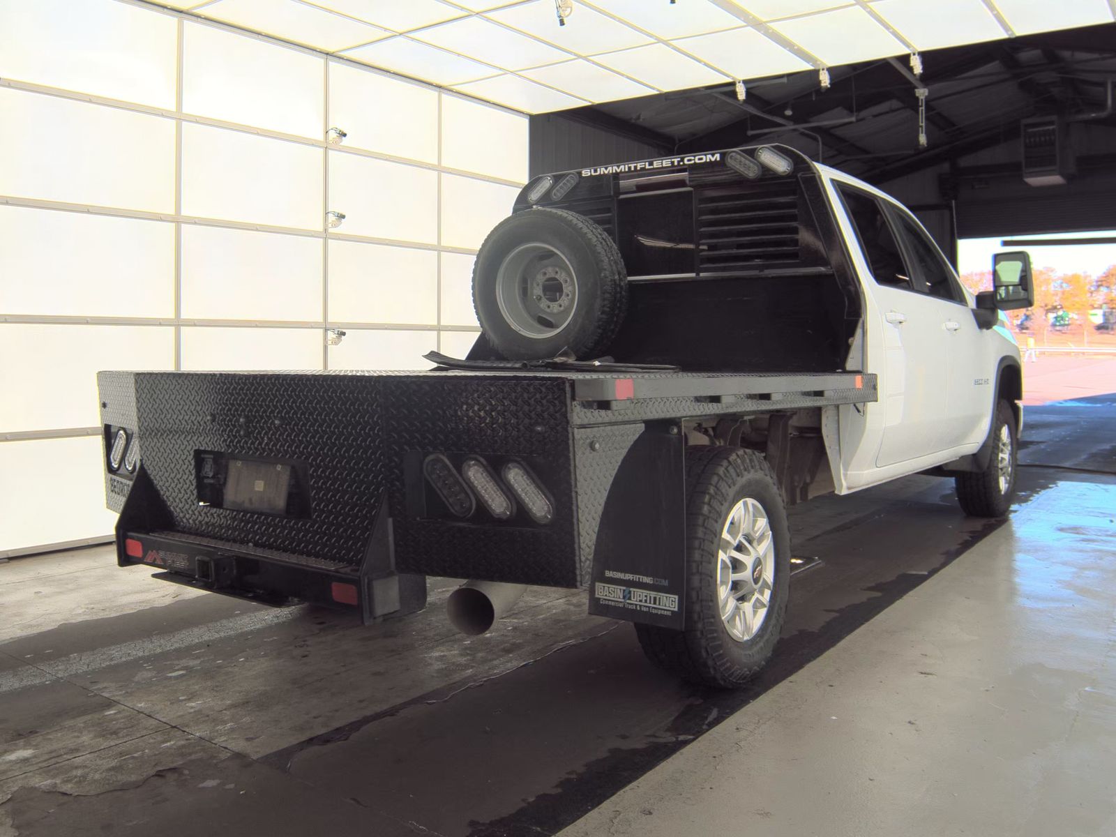 2024 CHEVY SILVERADO 2500 LT DIESEL WHITE FLATBED SINGLE - Image 5