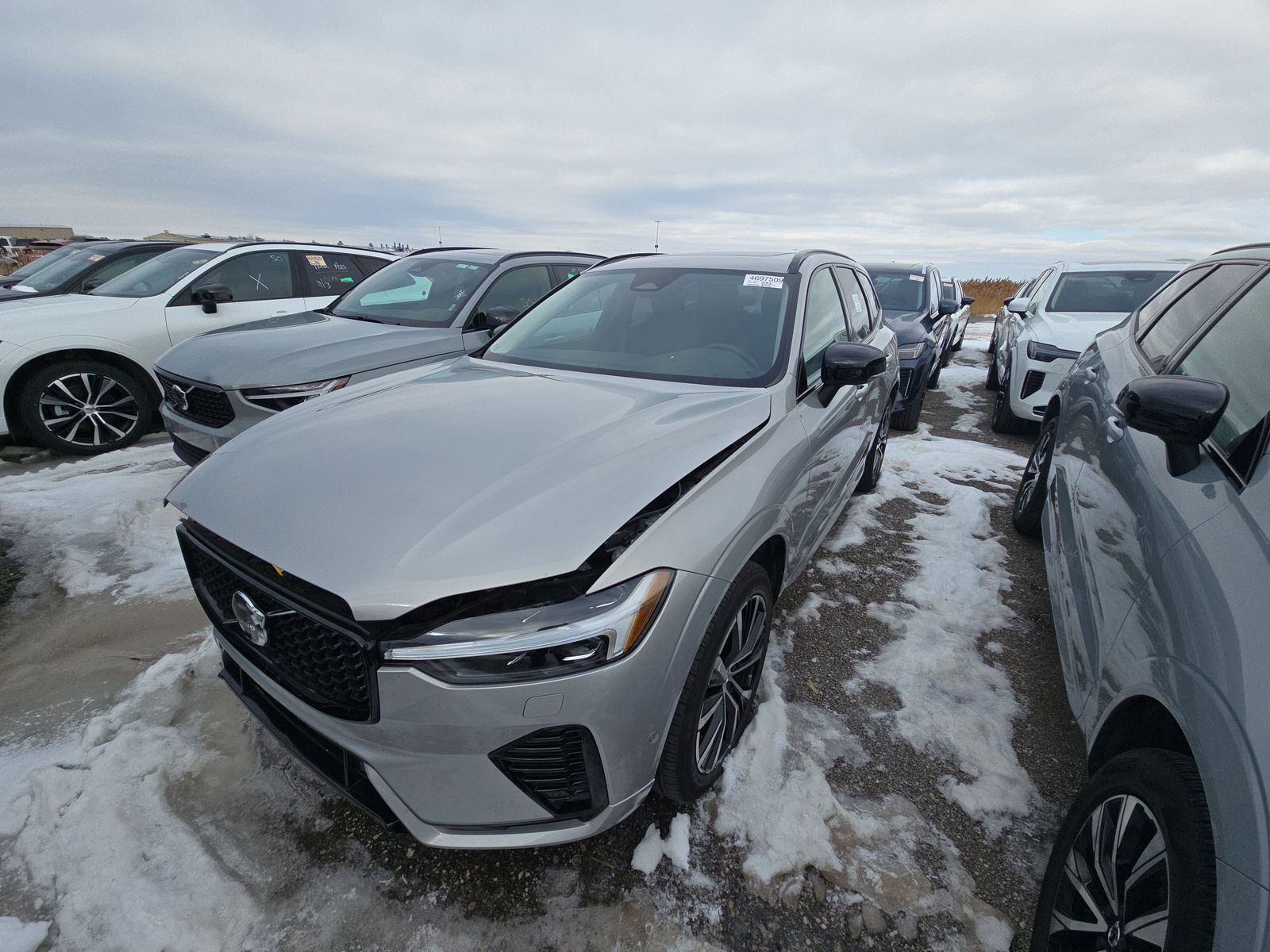 2025 Volvo XC60 B5 Plus AWD