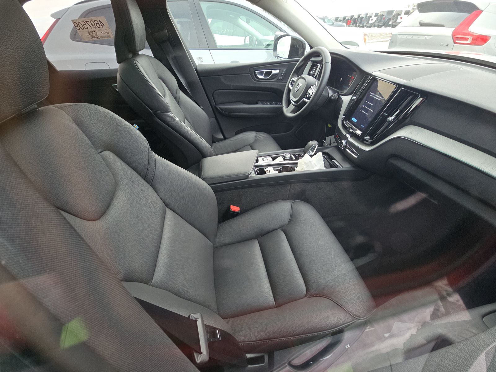 2025 Volvo XC60 B5 Plus AWD