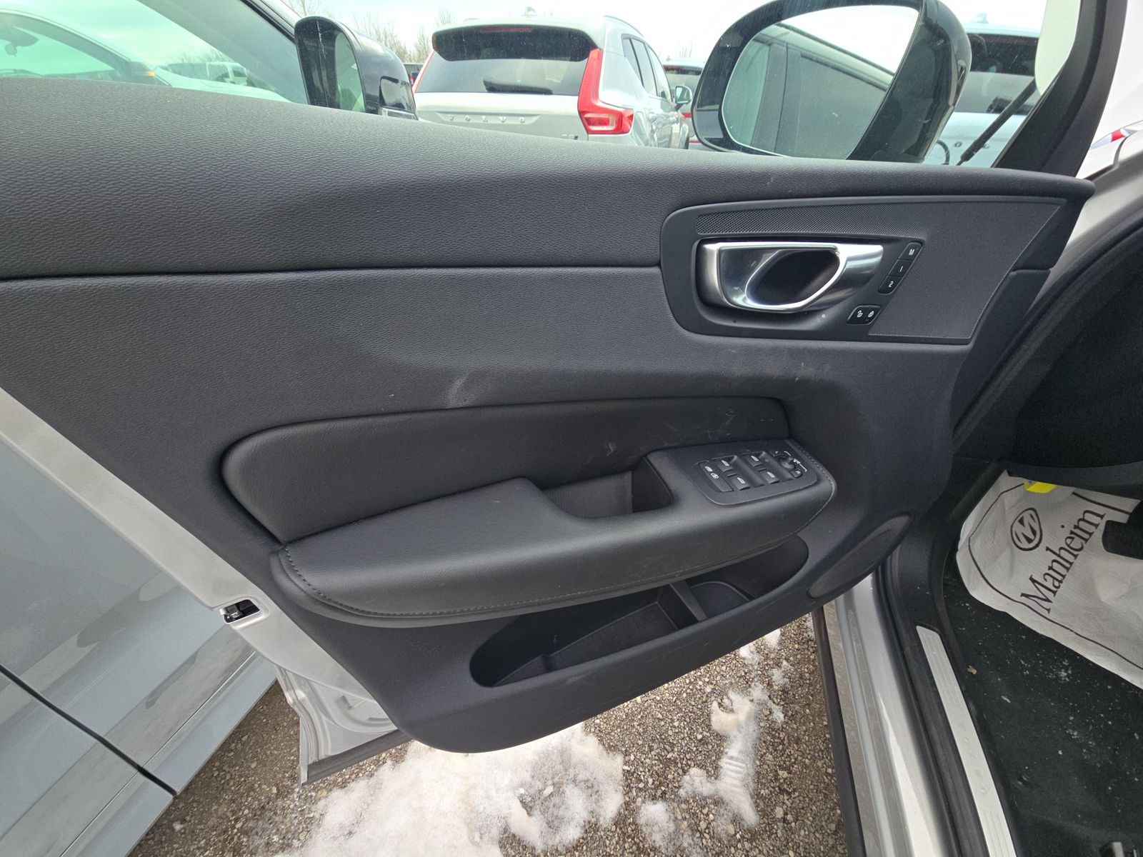 2025 Volvo XC60 B5 Plus AWD