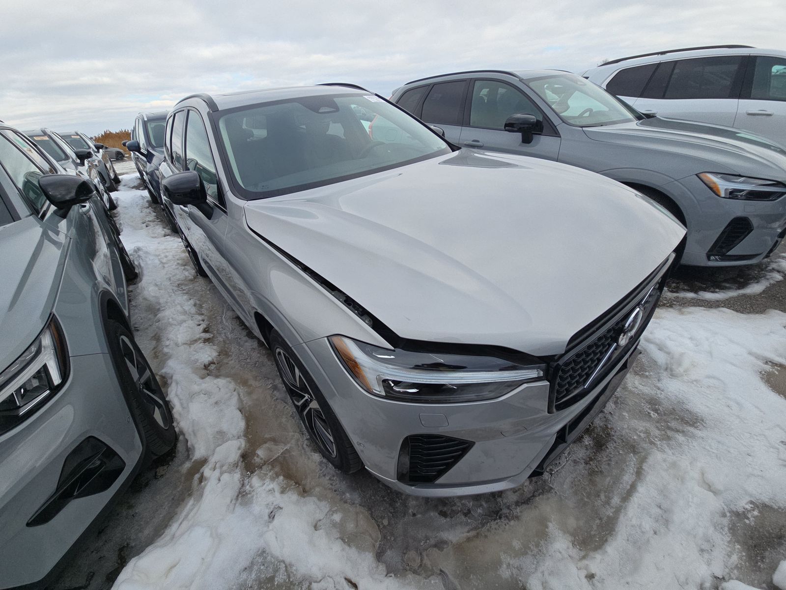 2025 Volvo XC60 B5 Plus AWD