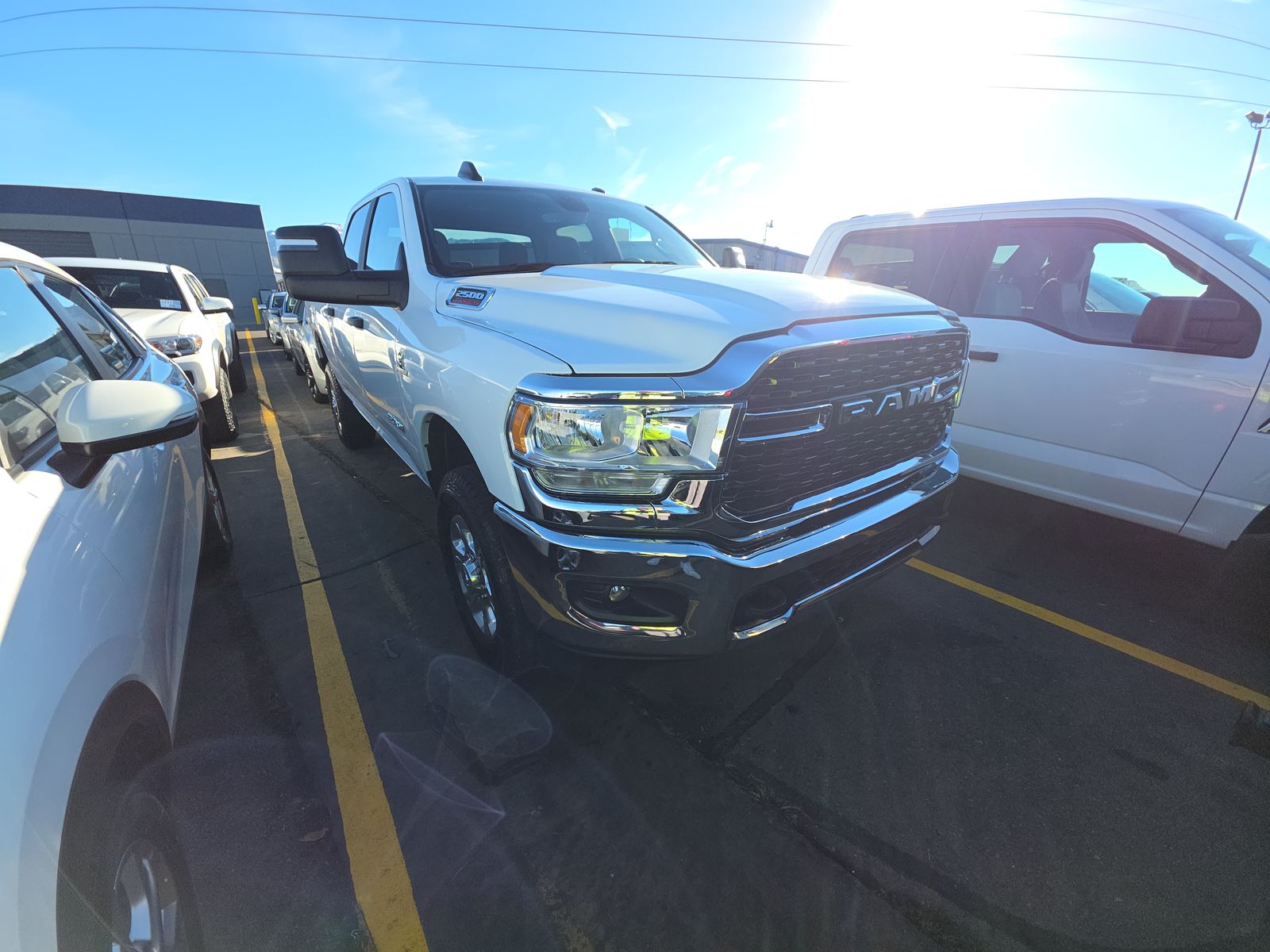 2023 DODGE RAM 2500 BIG HORN DIESEL WHITE SHORT BED SINGLE - Image 3
