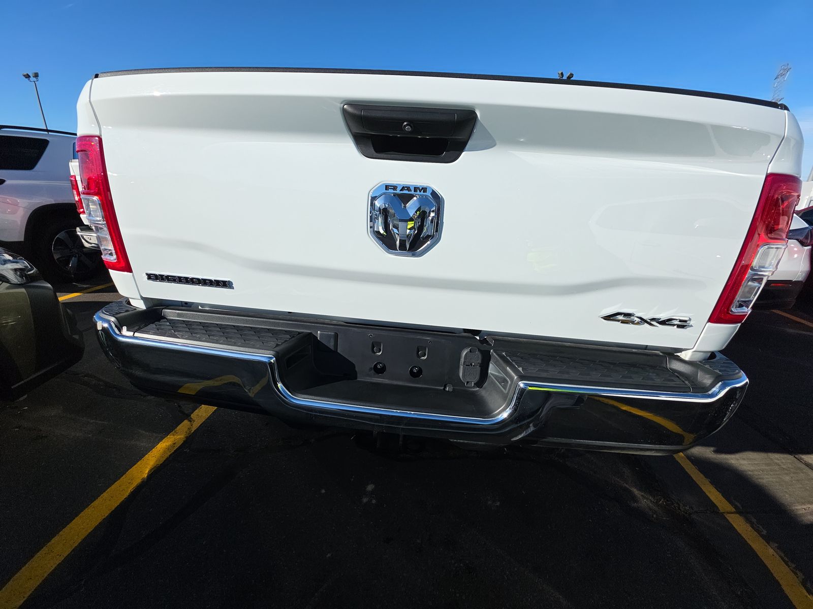 2023 DODGE RAM 2500 BIG HORN DIESEL WHITE SHORT BED SINGLE - Image 5