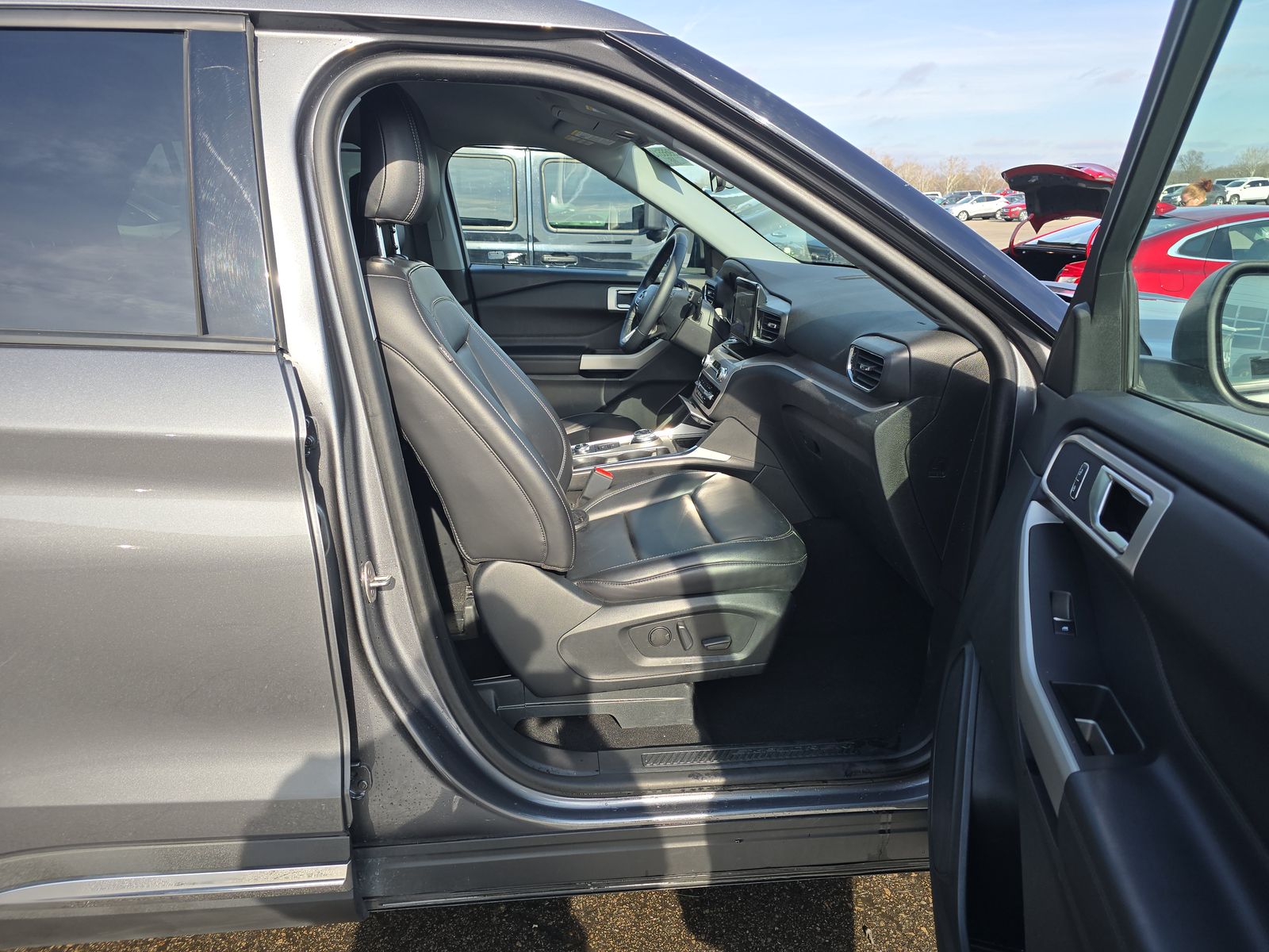 2023 Ford Explorer XLT AWD