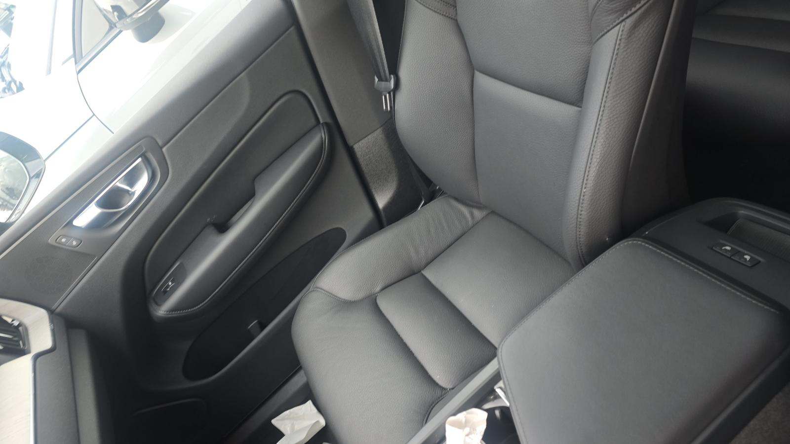 2025 Volvo XC60 B5 Plus AWD