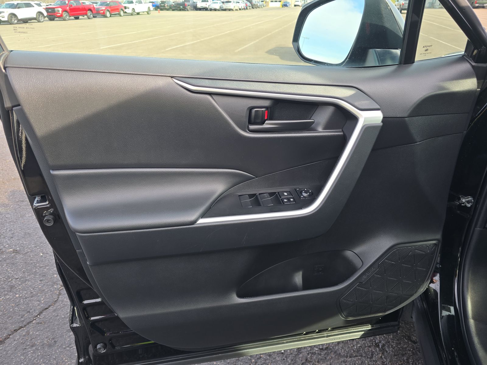 2024 Toyota RAV4 LE FWD